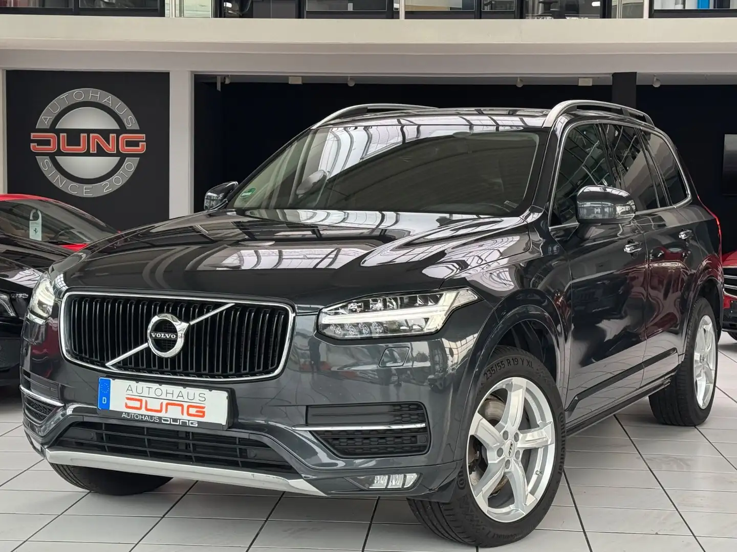 Volvo XC90 Momentum AWD*7 Sitzer* Grau - 2
