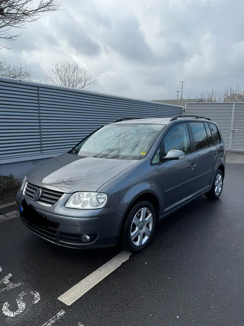 Volkswagen Touran 1.6 FSI Automatik Highline - 1