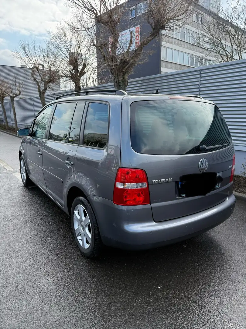 Volkswagen Touran 1.6 FSI Automatik Highline - 2