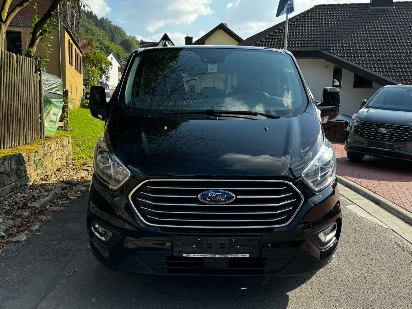 Ford Tourneo Custom L1 Titanium*PDC*SHZ*TEMPOMAT Schwarz - 2
