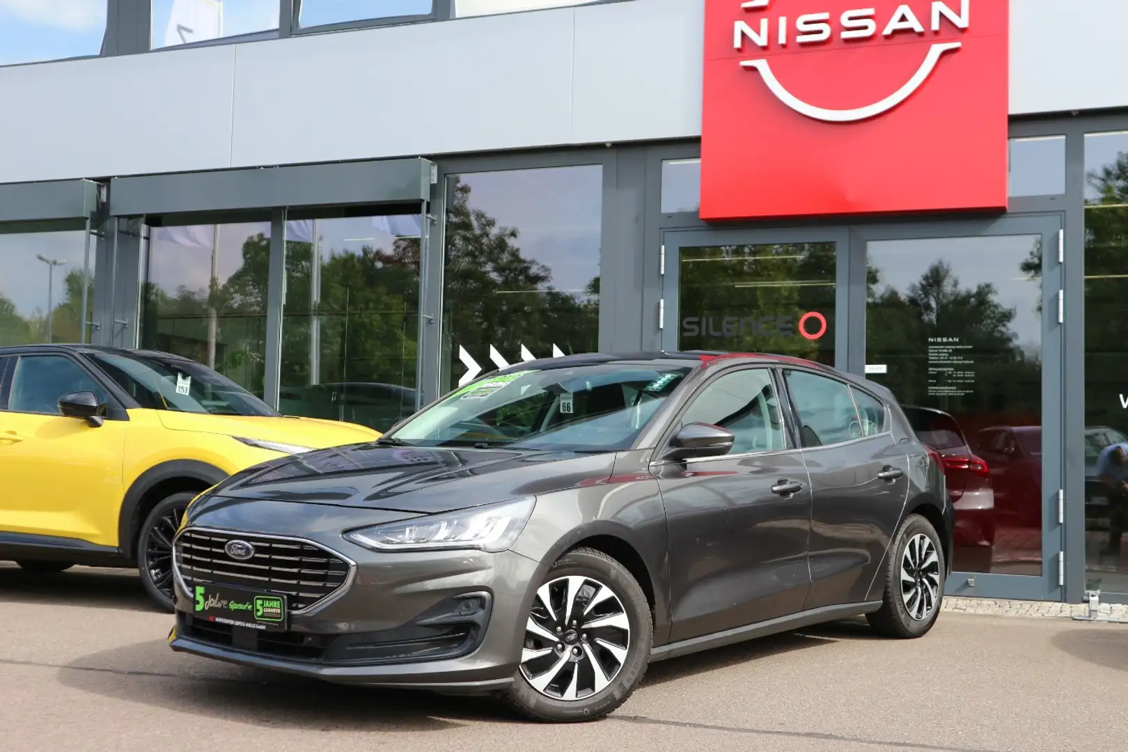 Ford Focus 1.0 Automatik Titanium LED Navi Klimaauto Grau - 1