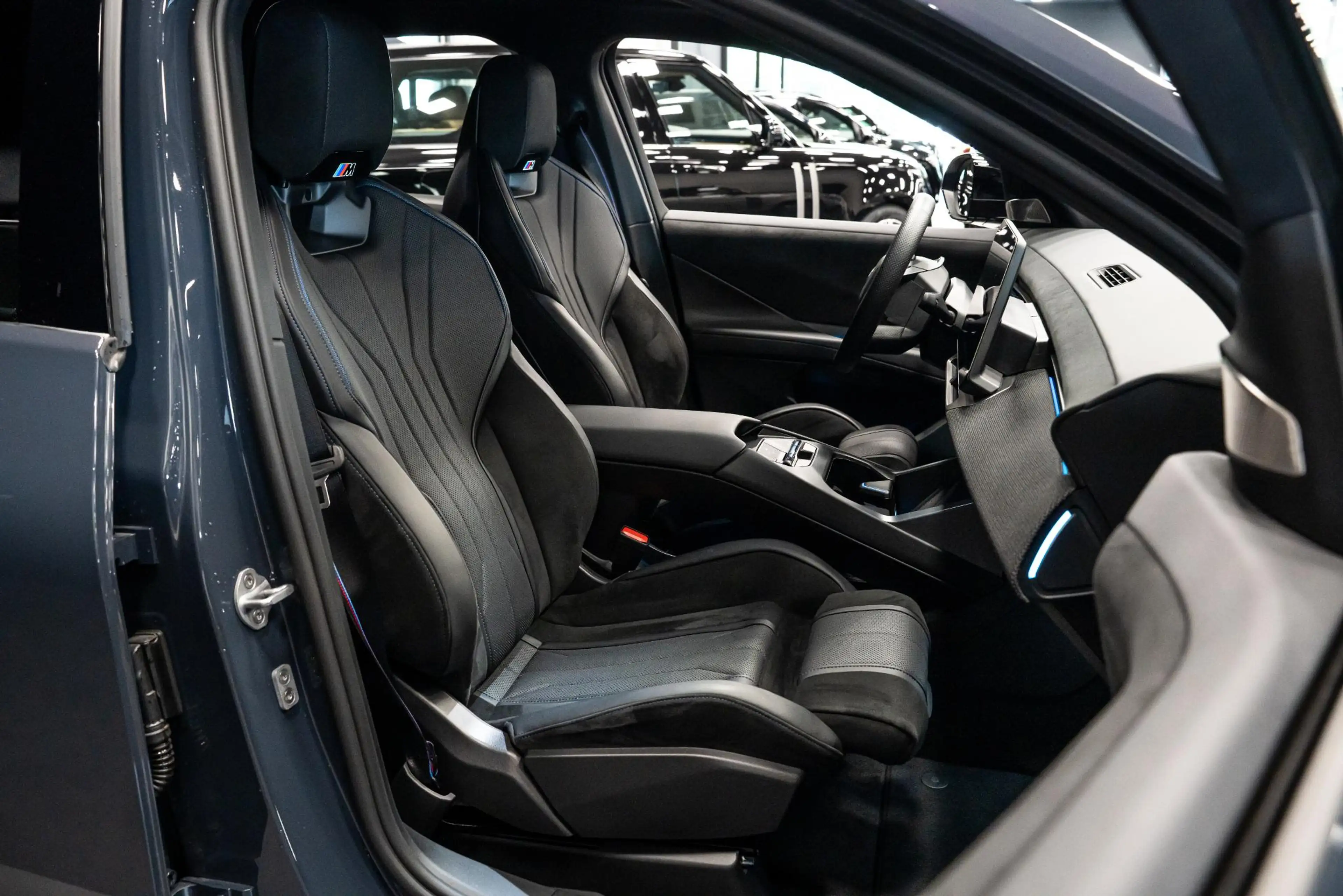 BMW iX3 50 xDrive 113 kWh *Harman-Kardon / HUD / Memory / — photo 17