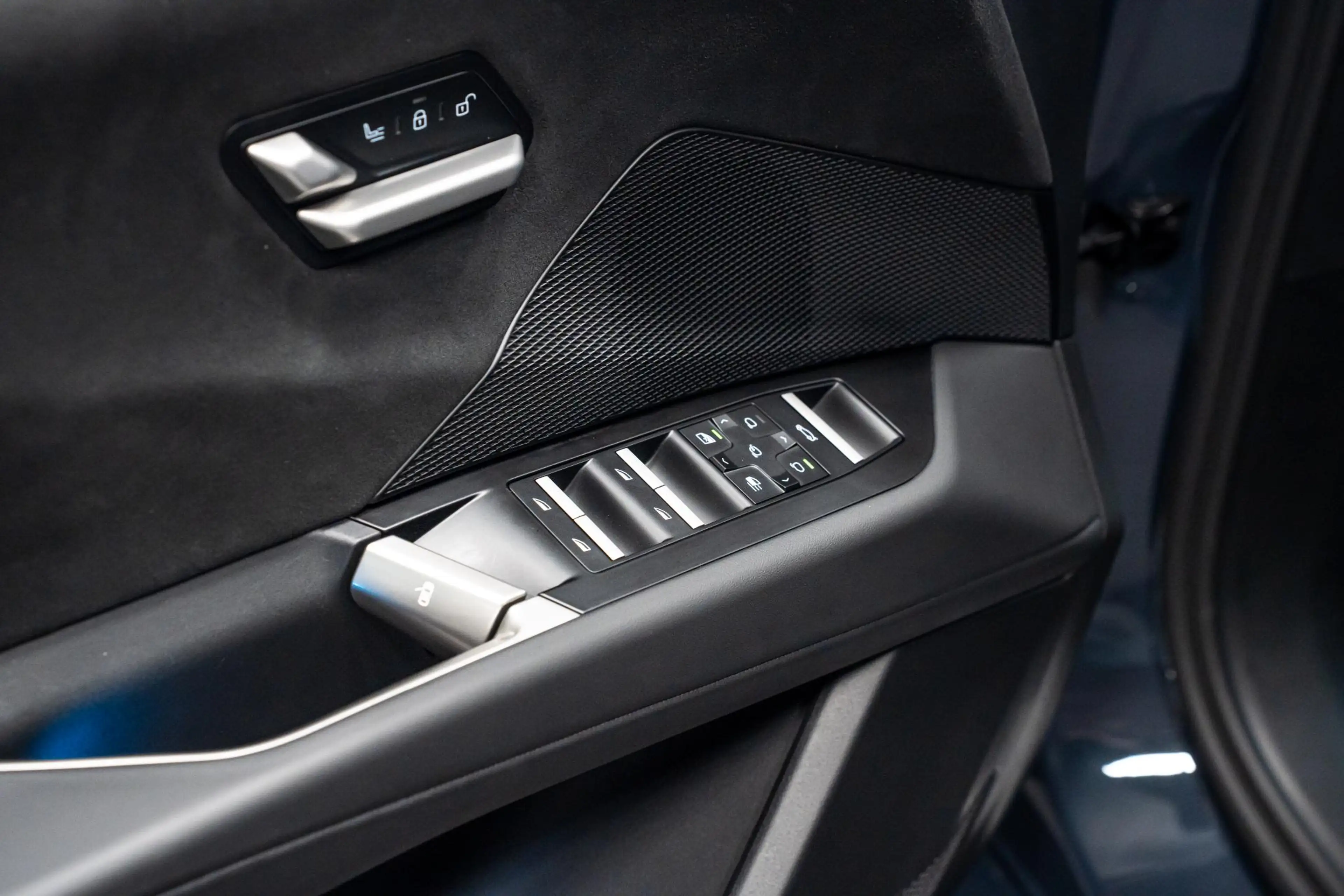 BMW iX3 50 xDrive 113 kWh *Harman-Kardon / HUD / Memory / — photo 10