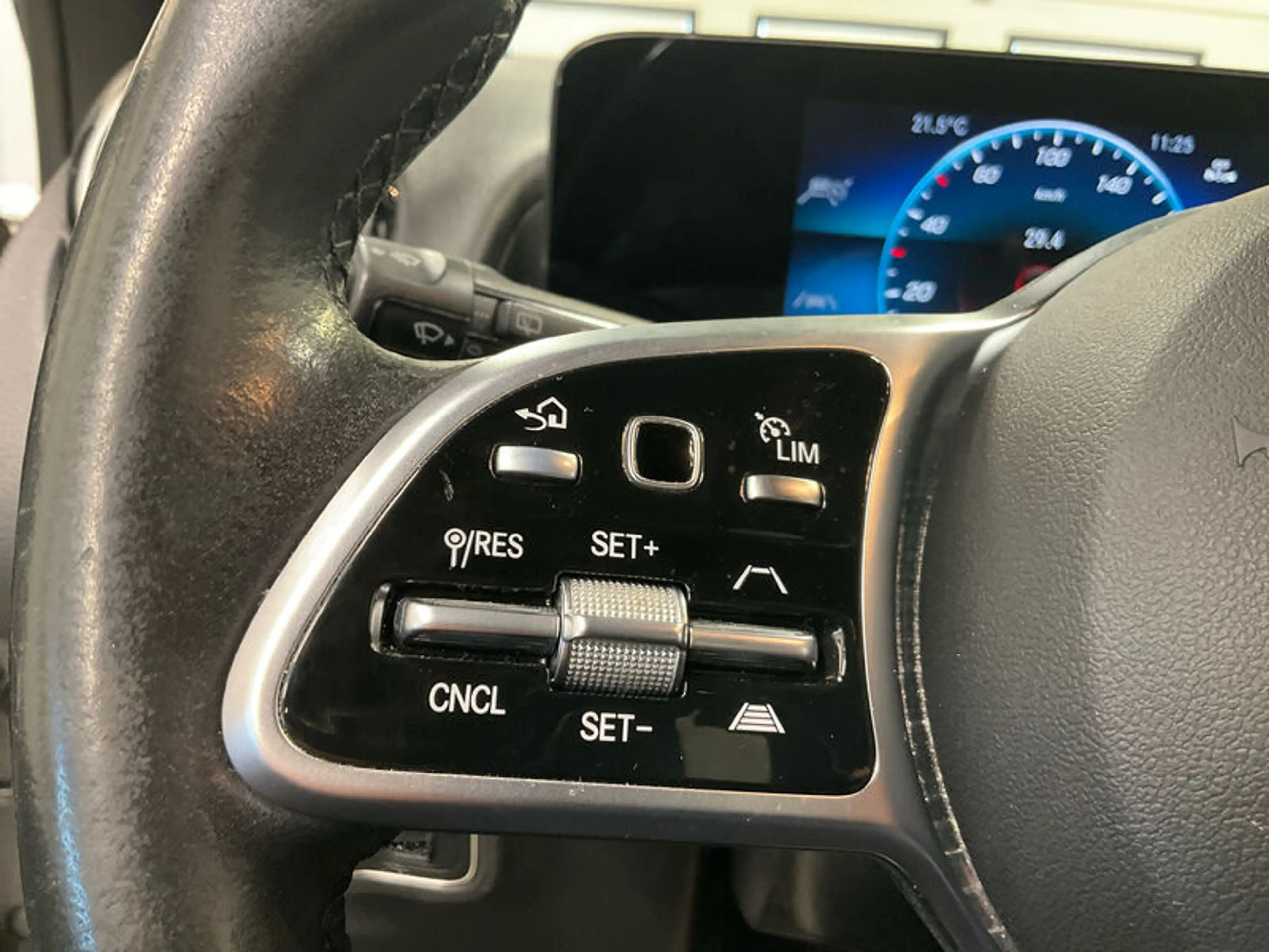 Mercedes-Benz GLB 200 GLB 200 NAVI LED RADIO TEMPO MFL SHZ AHK KAMERA ACC T-Leder — photo 11