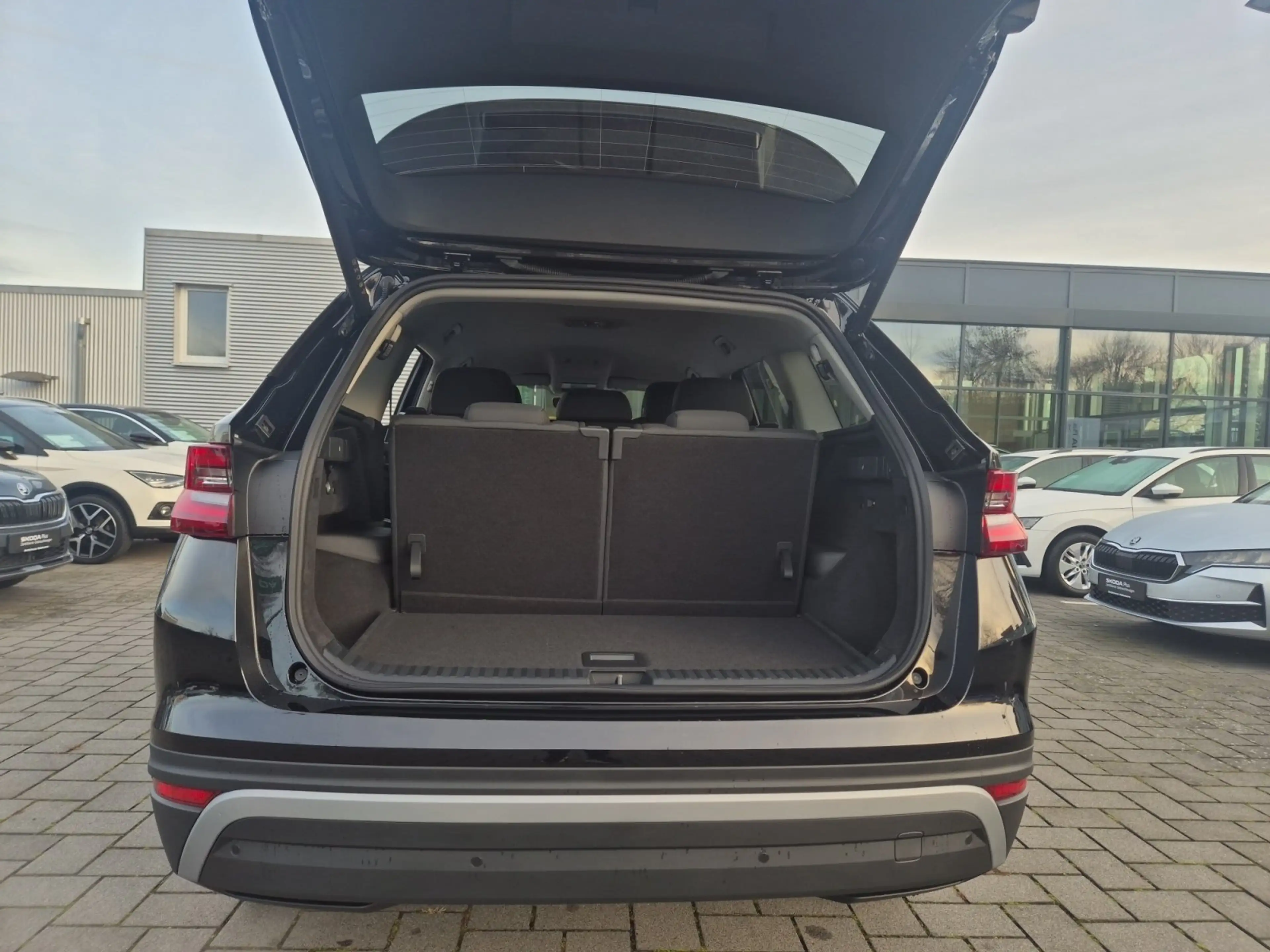 Skoda Kodiaq Selection 142kw 4x4TDI DSG *7-Sitzer*AHK* — photo 16