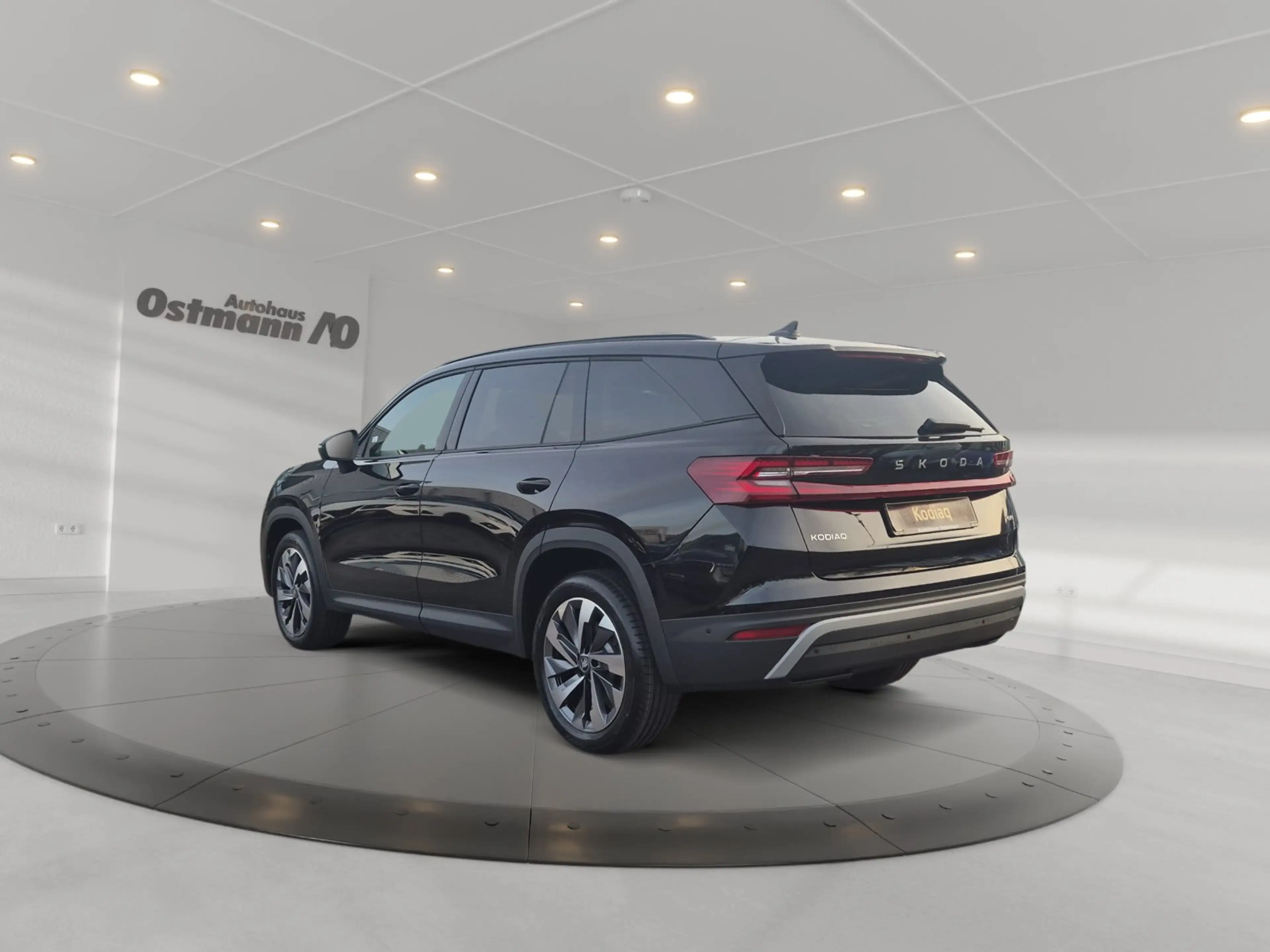 Skoda Kodiaq Selection 142kw 4x4TDI DSG *7-Sitzer*AHK* — photo 4