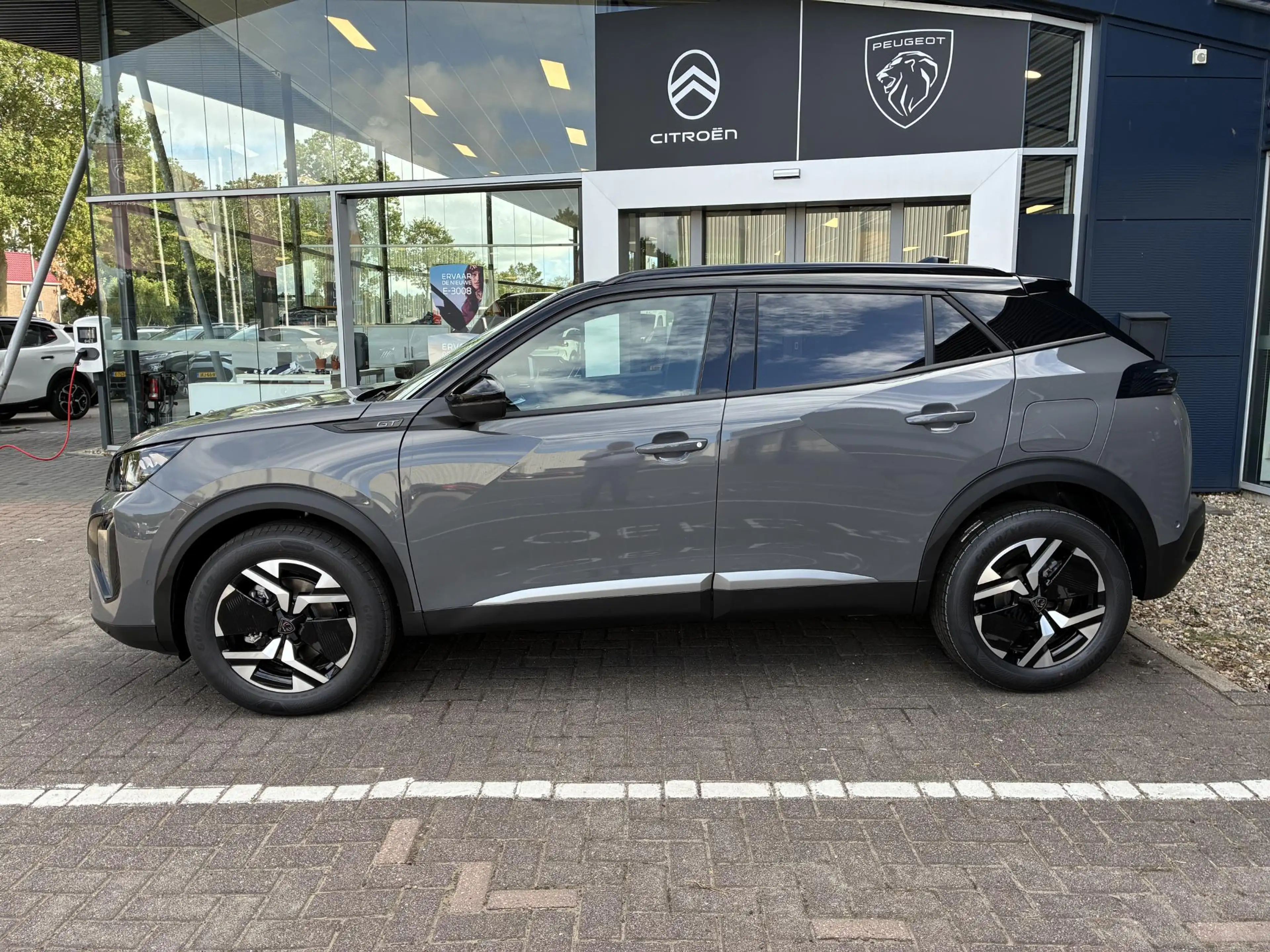 Peugeot 2008 1.2 Hybrid 145pk GT | Automaat | Dode hoekbewaking — photo 4