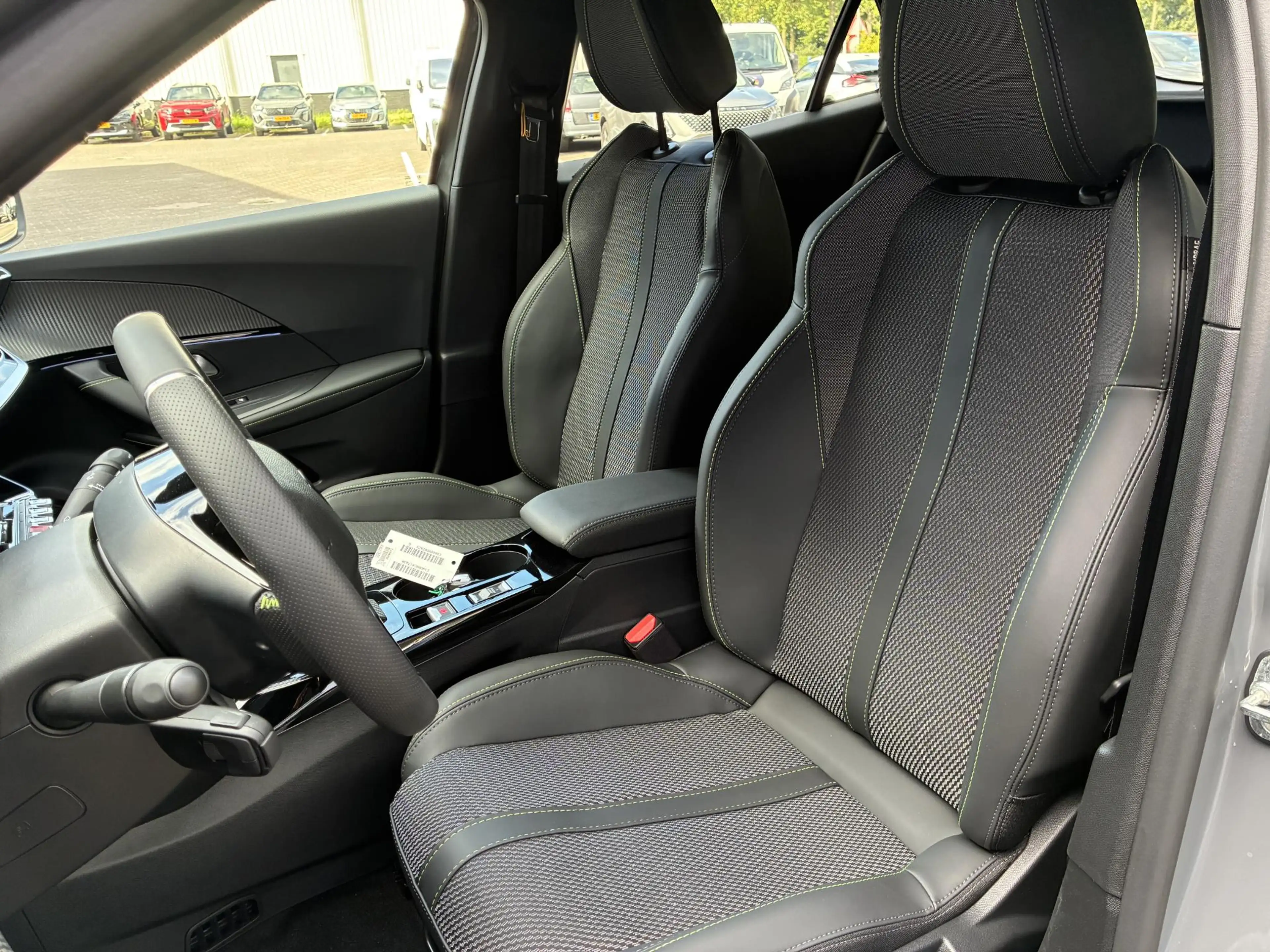 Peugeot 2008 1.2 Hybrid 145pk GT | Automaat | Dode hoekbewaking — photo 10