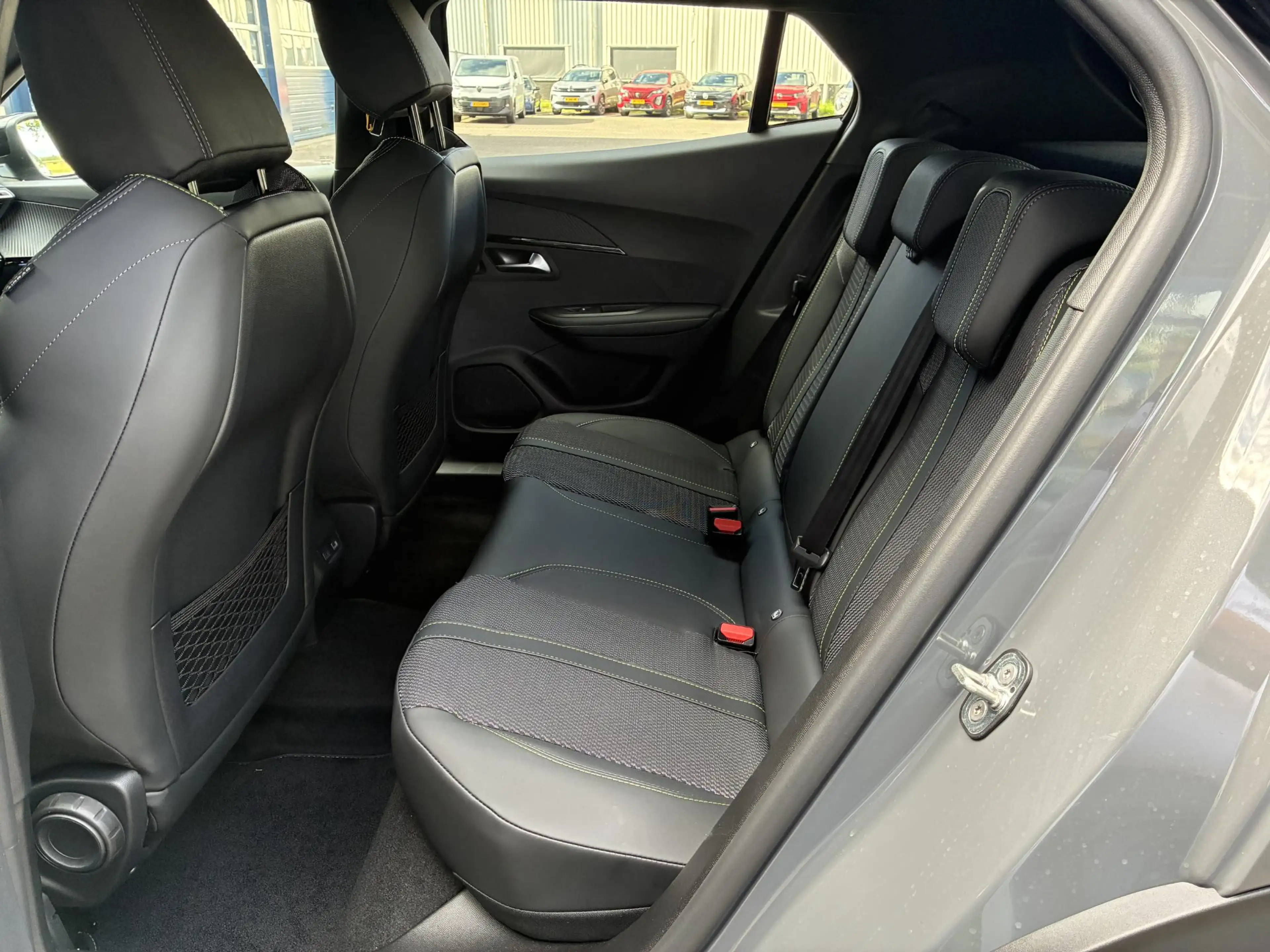 Peugeot 2008 1.2 Hybrid 145pk GT | Automaat | Dode hoekbewaking — photo 9