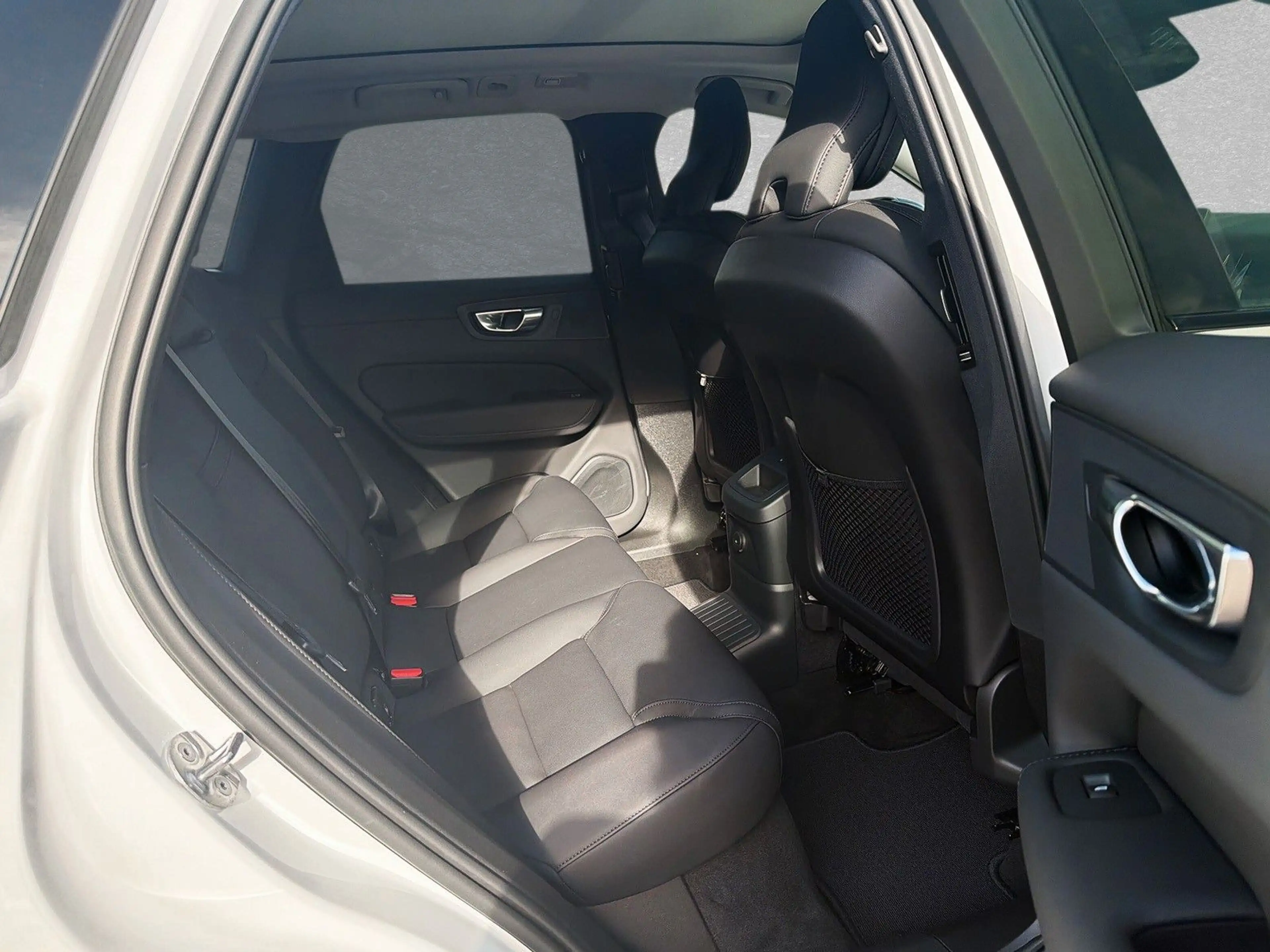 Volvo XC60 T8 AWD Recharge Plus Dark ACC HUD SD — photo 5