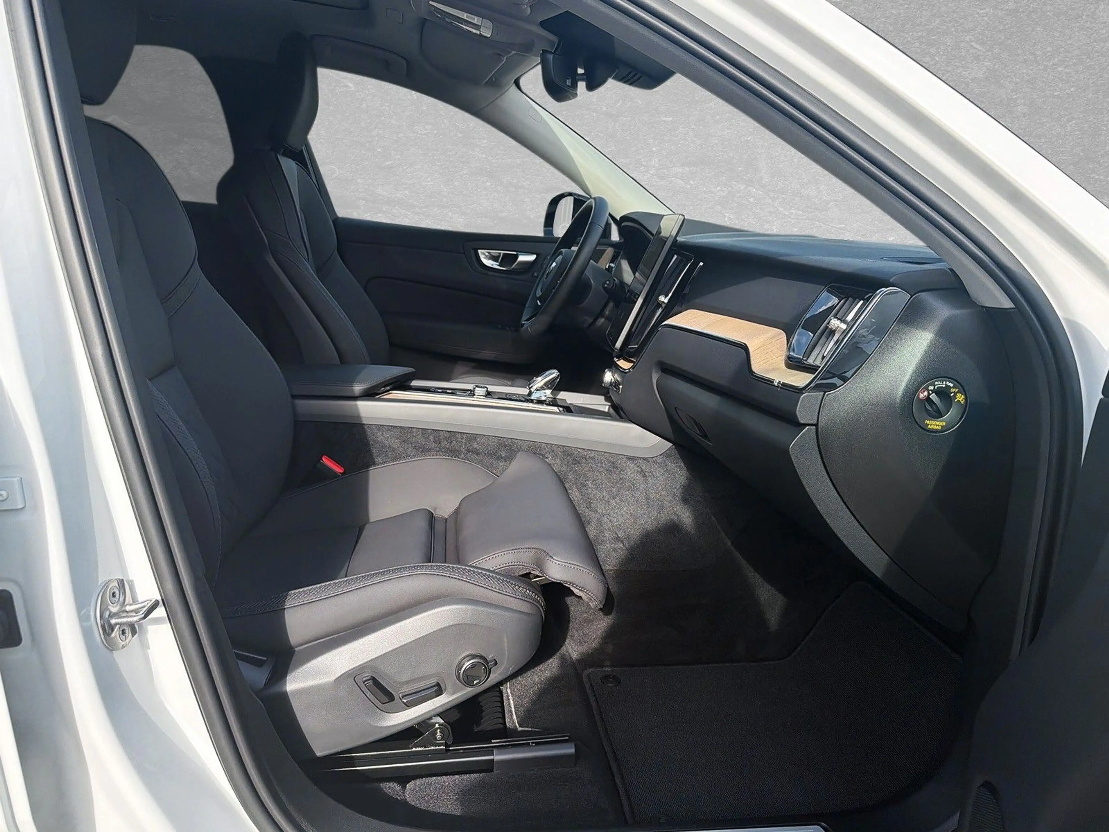 Volvo XC60 T8 AWD Recharge Plus Dark ACC HUD SD — photo 4