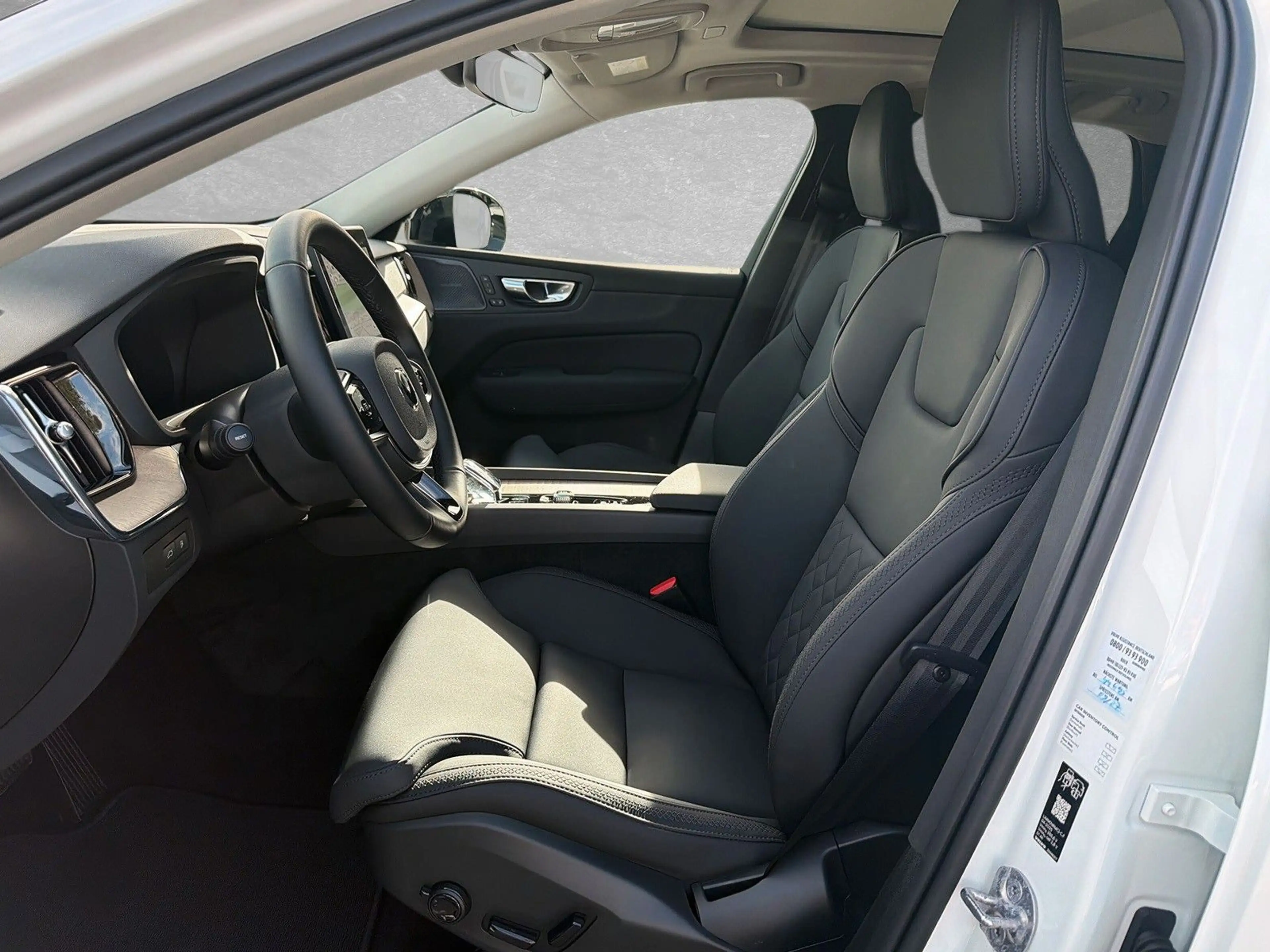 Volvo XC60 T8 AWD Recharge Plus Dark ACC HUD SD — photo 3