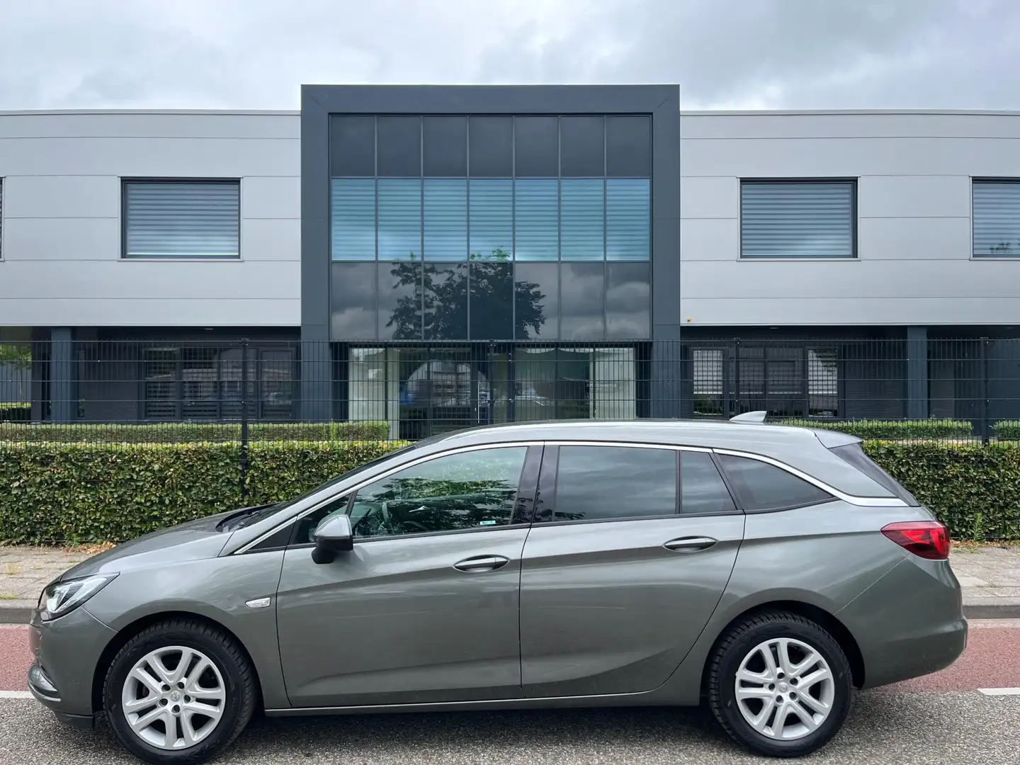 Opel Astra Sports Tourer 1.4 Business Executive Navi Led Clia Grau - 2