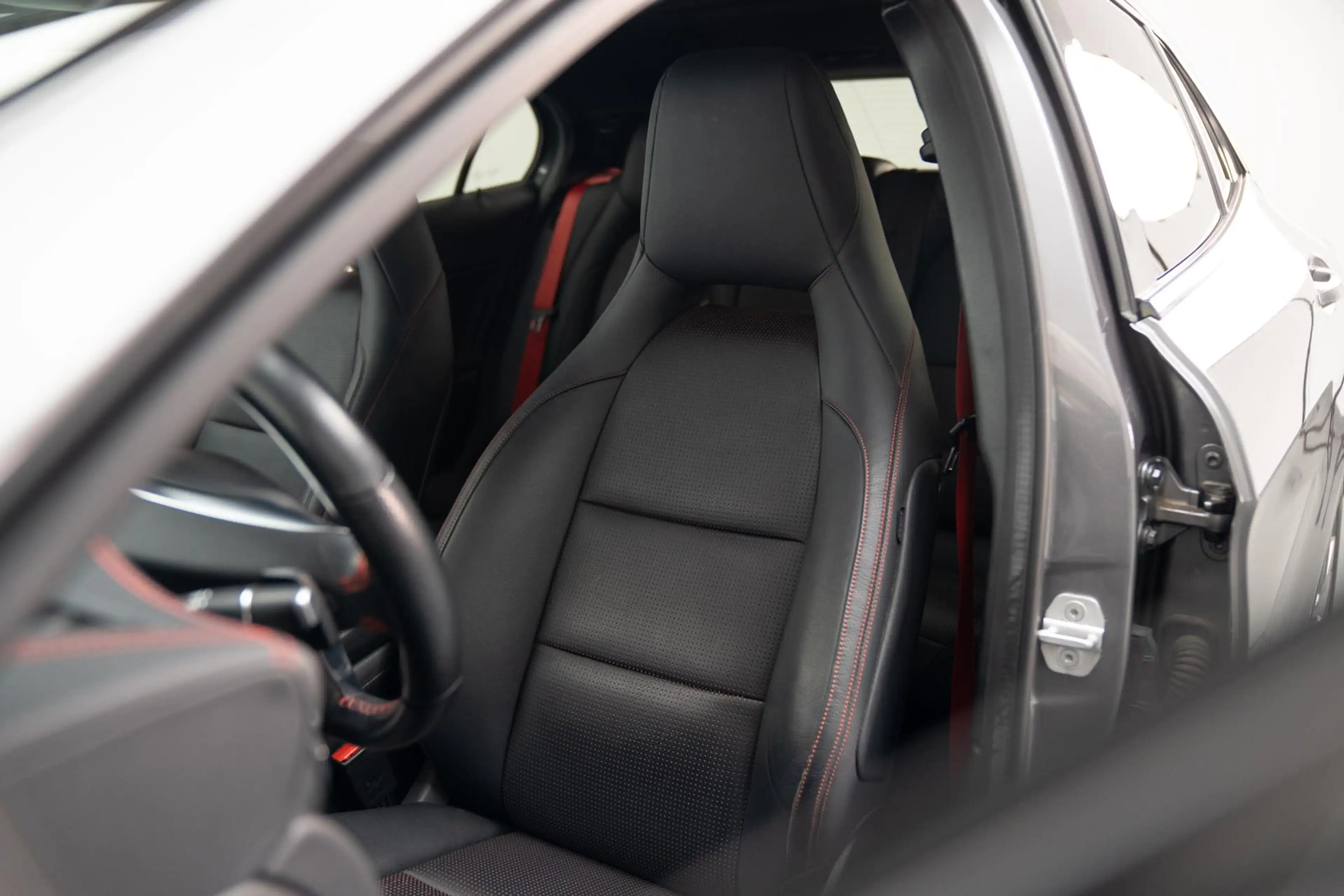 Mercedes-Benz GLA 45 AMG 4M*XENON*NAVI*PANO*KAMERA*NIGHT* — photo 14
