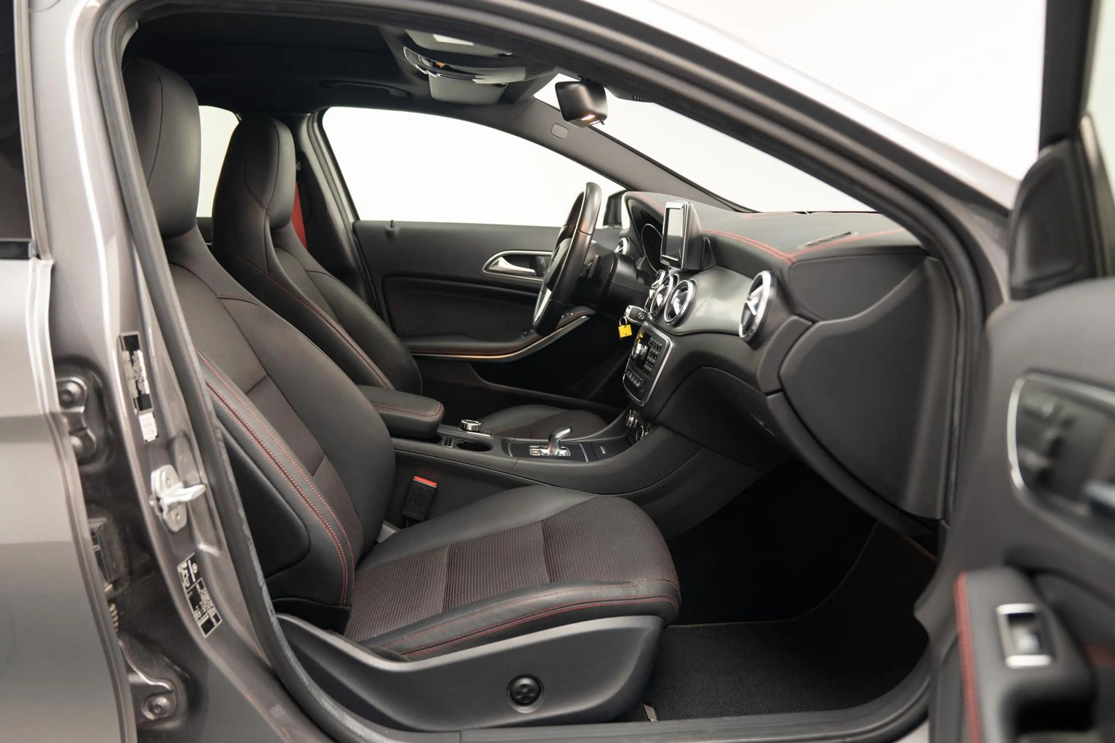 Mercedes-Benz GLA 45 AMG 4M*XENON*NAVI*PANO*KAMERA*NIGHT* — photo 13