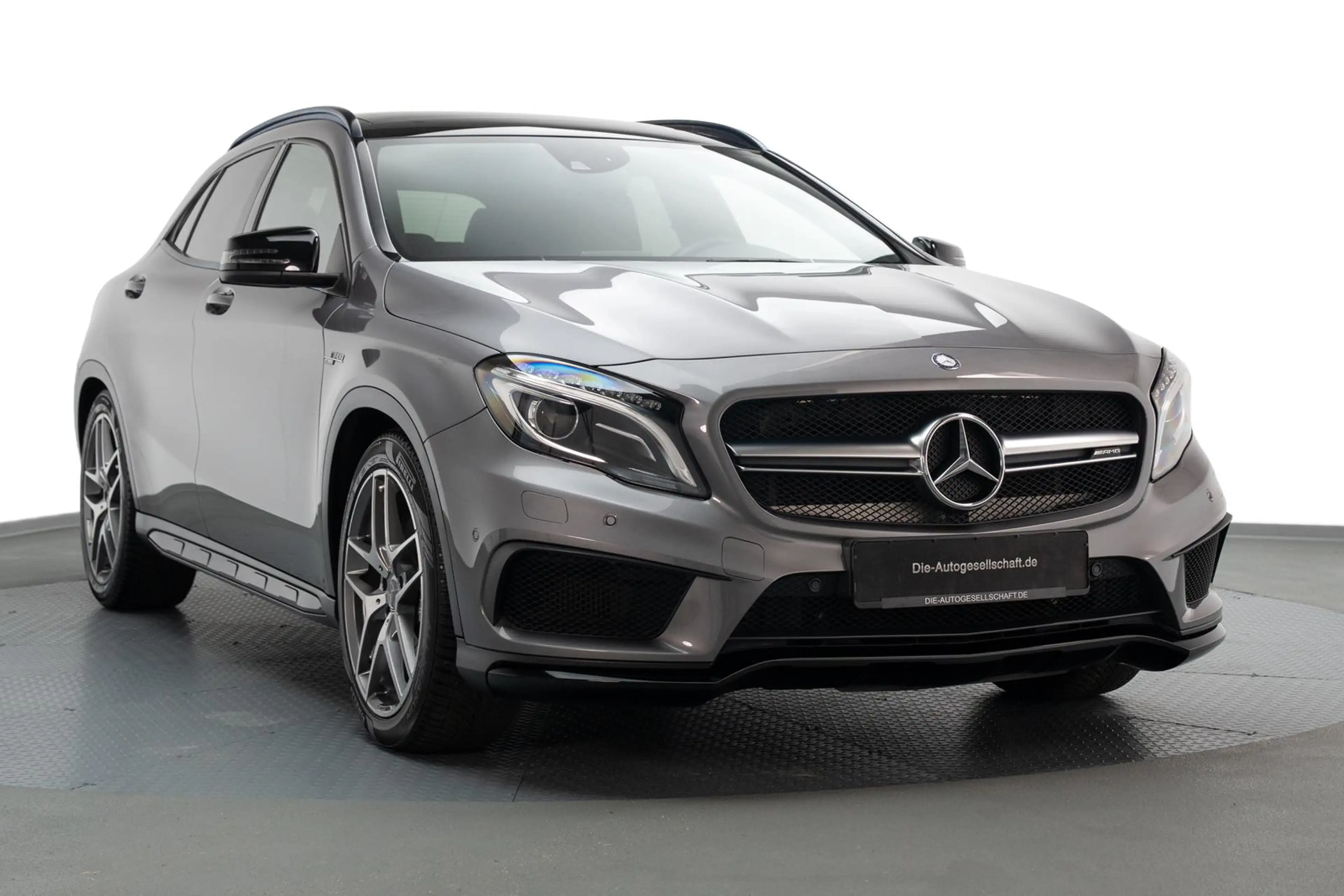 Mercedes-Benz GLA 45 AMG 4M*XENON*NAVI*PANO*KAMERA*NIGHT* — photo 6
