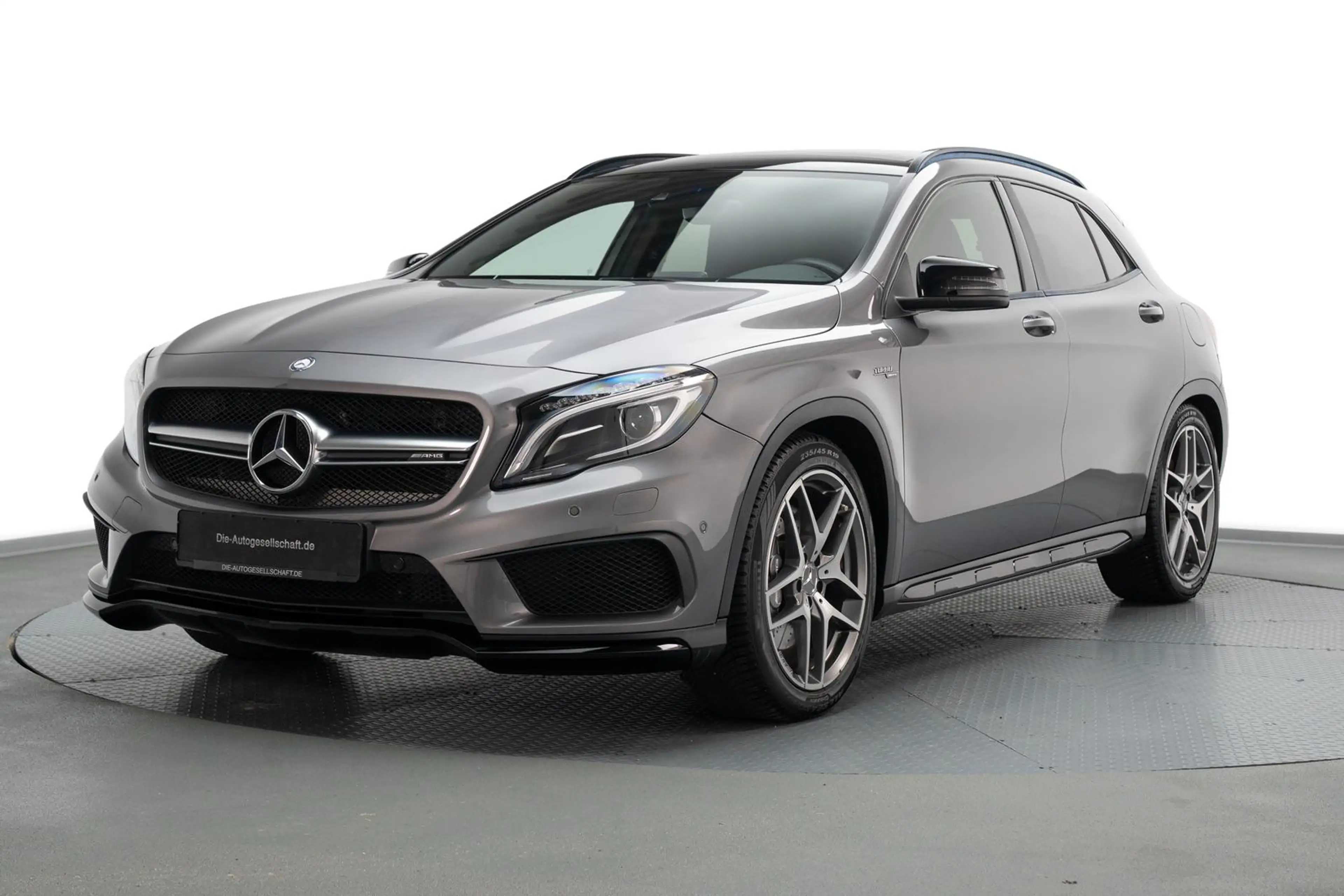 Mercedes-Benz GLA 45 AMG 4M*XENON*NAVI*PANO*KAMERA*NIGHT* — photo 4