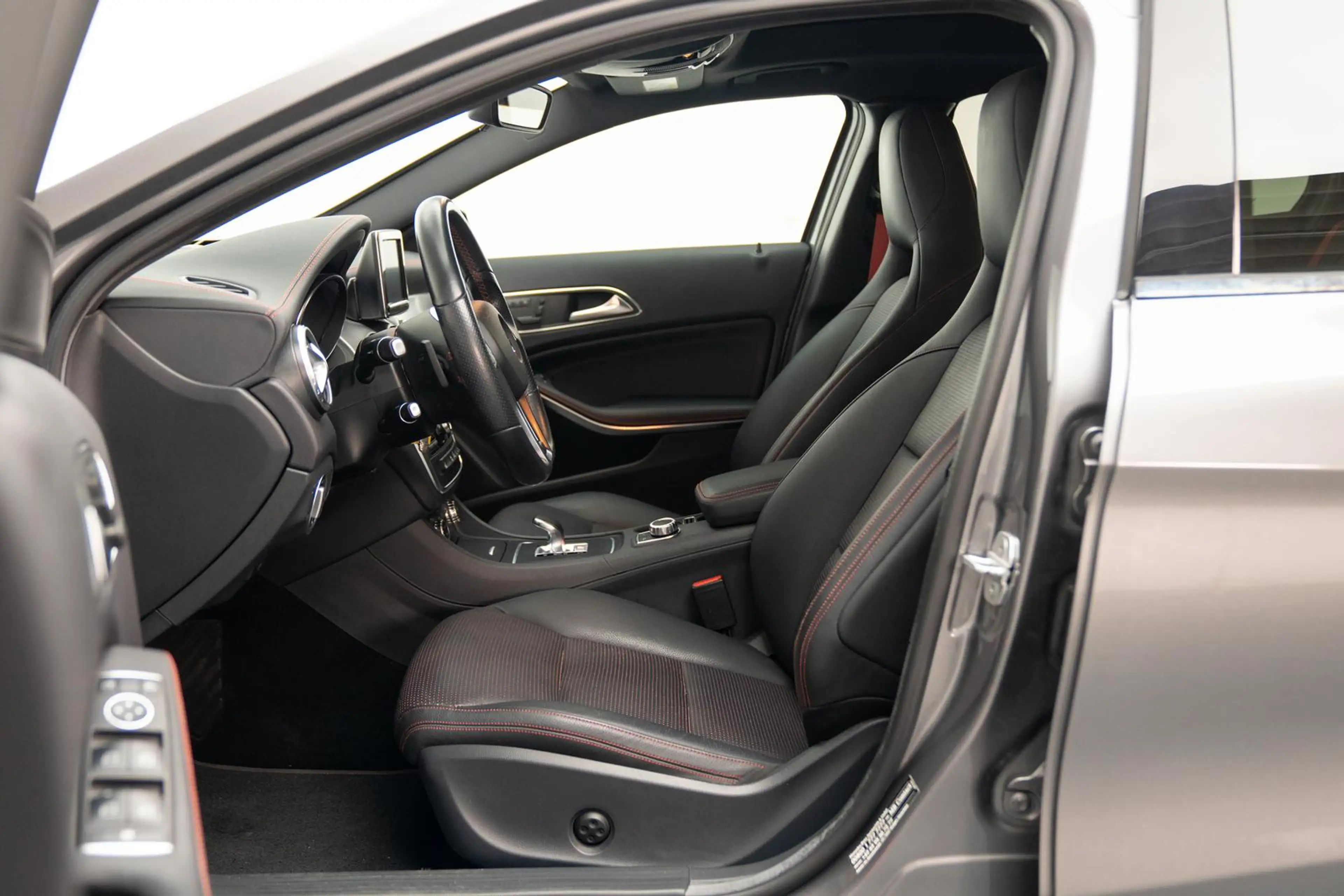 Mercedes-Benz GLA 45 AMG 4M*XENON*NAVI*PANO*KAMERA*NIGHT* — photo 12