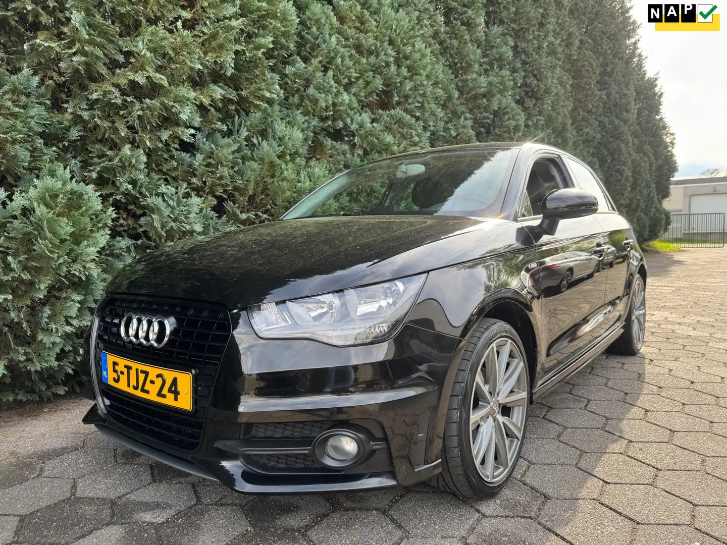 Audi A1 Sportback 1.2 TFSI S-Line Zwart - 1
