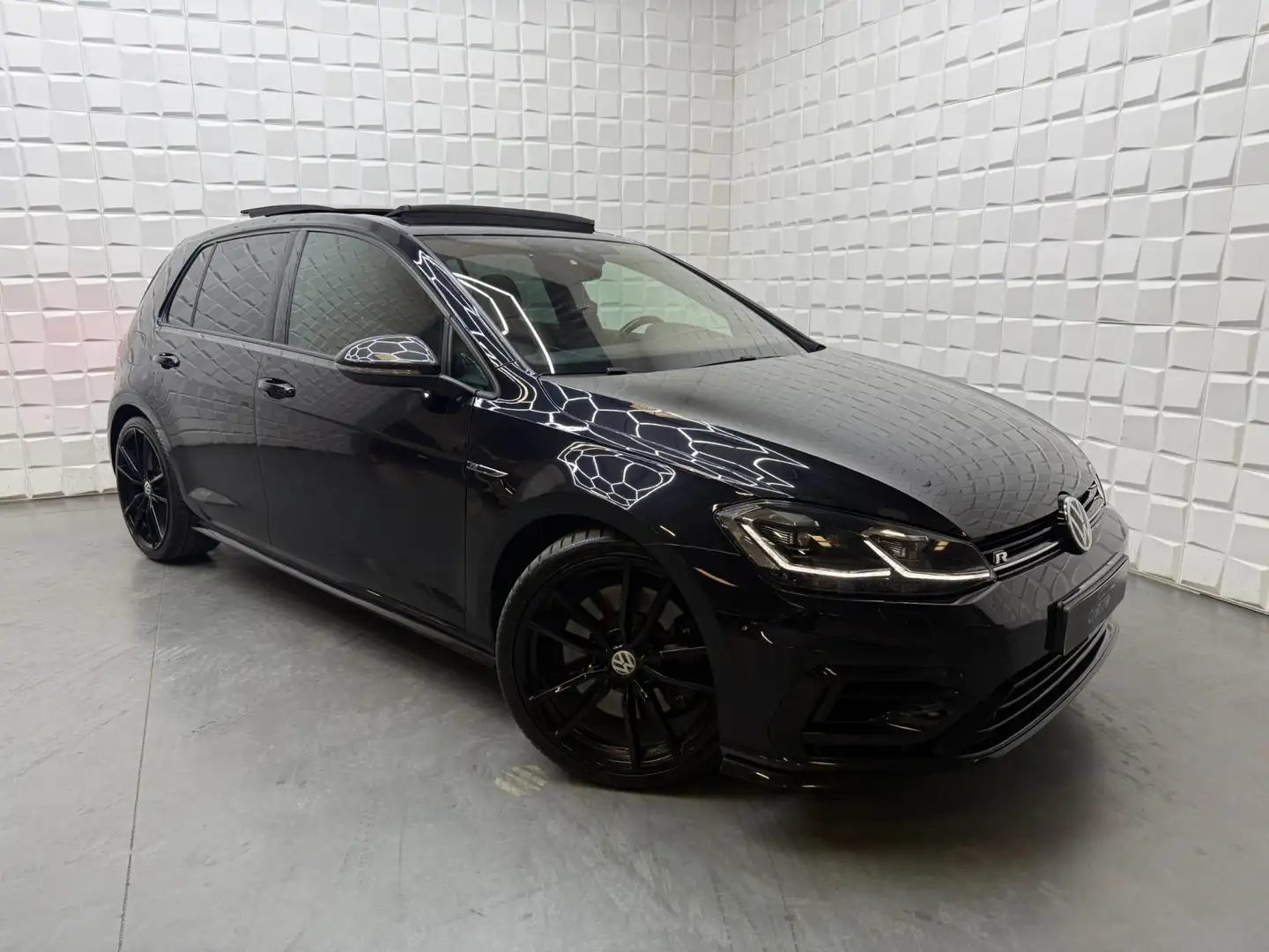 Volkswagen Golf 2.0 TSI 4Motion R PANO VIRTUAL LEER KEYLESS Schwarz - 2
