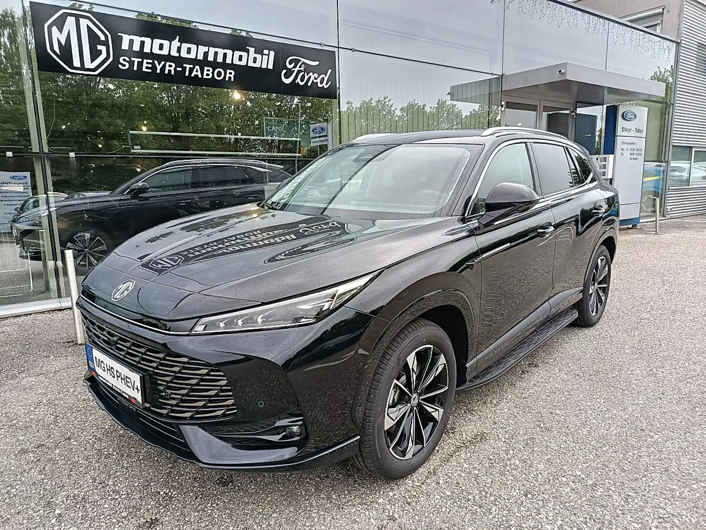 MG HS PHEV+ Luxury 21,4kWh Aut. Schwarz - 1