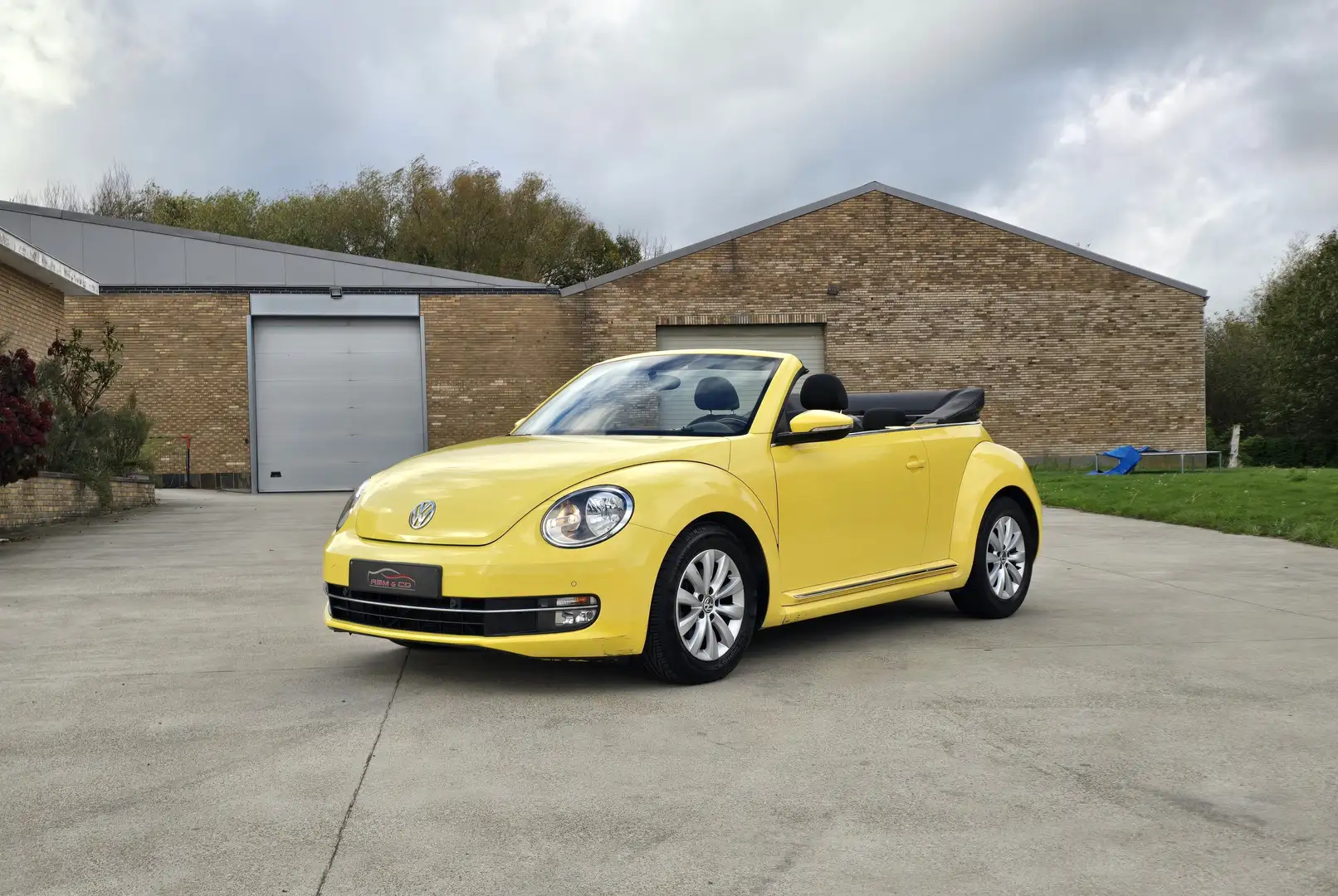 Volkswagen Beetle Cabrio 1.2i Ess. Aut. ** 32.000km ** Garantie 12M Jaune - 2