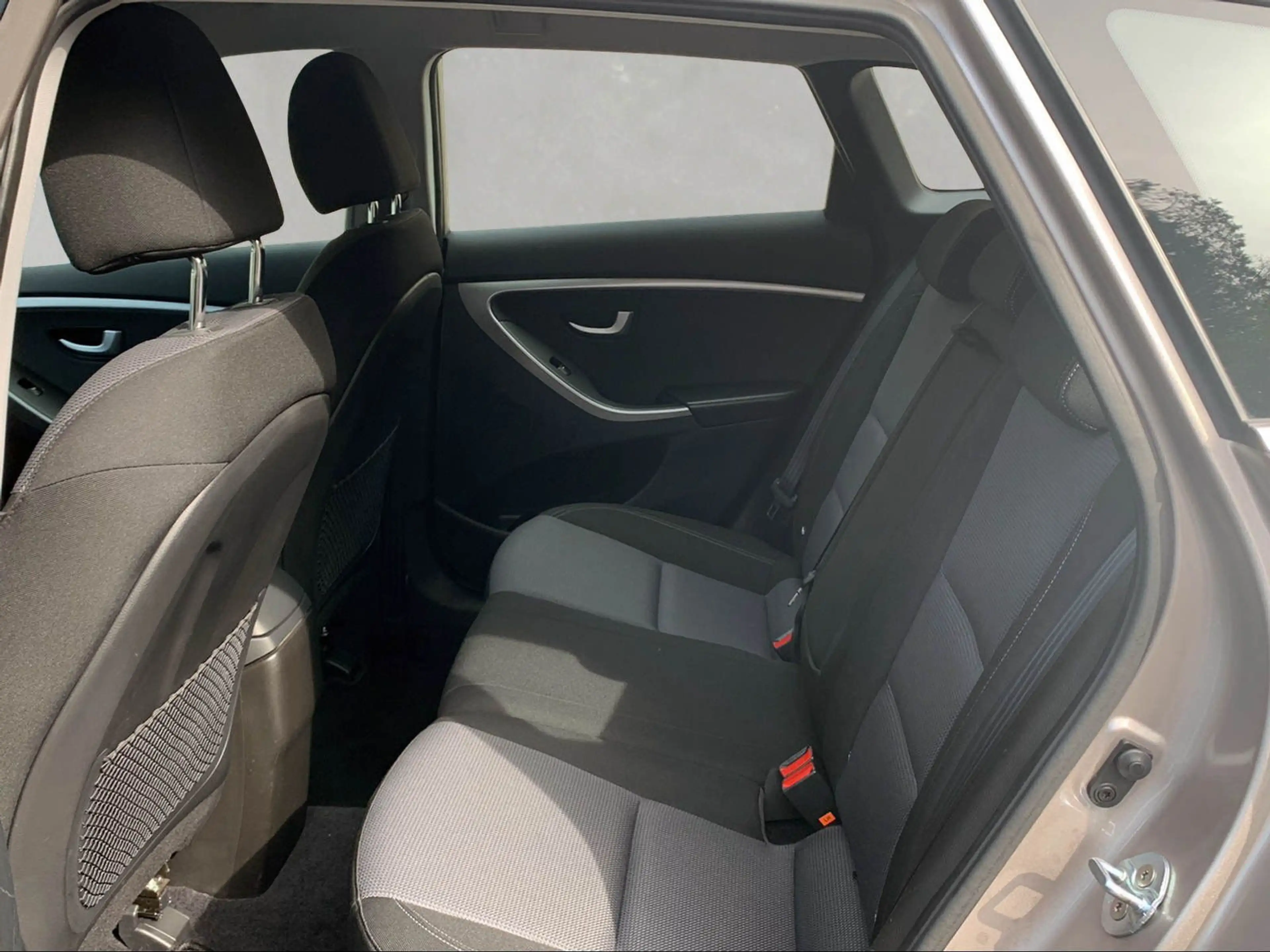 Hyundai i30 cw 1.Hand erst 77.400 KM!! Navi — photo 10