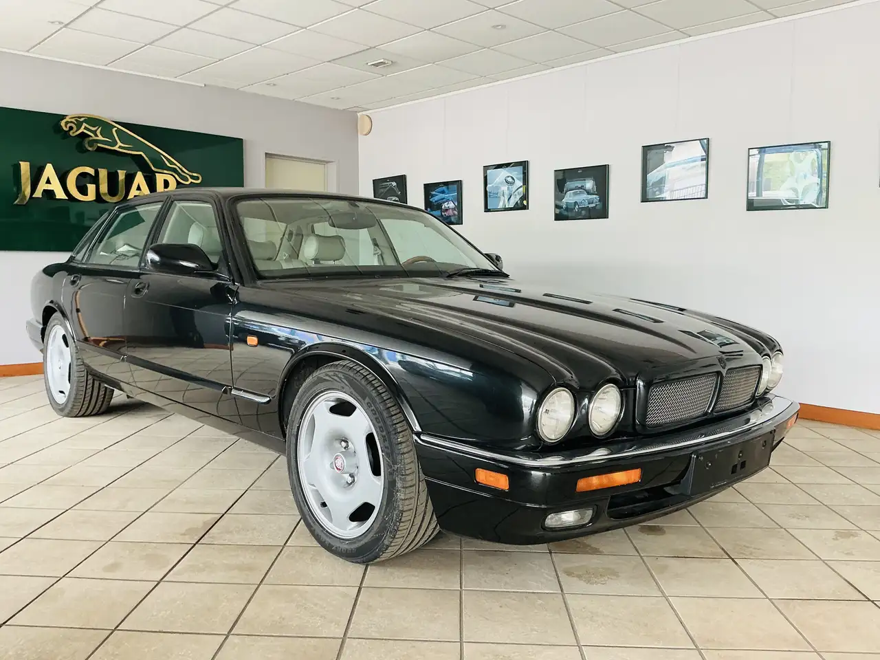 Jaguar XJR