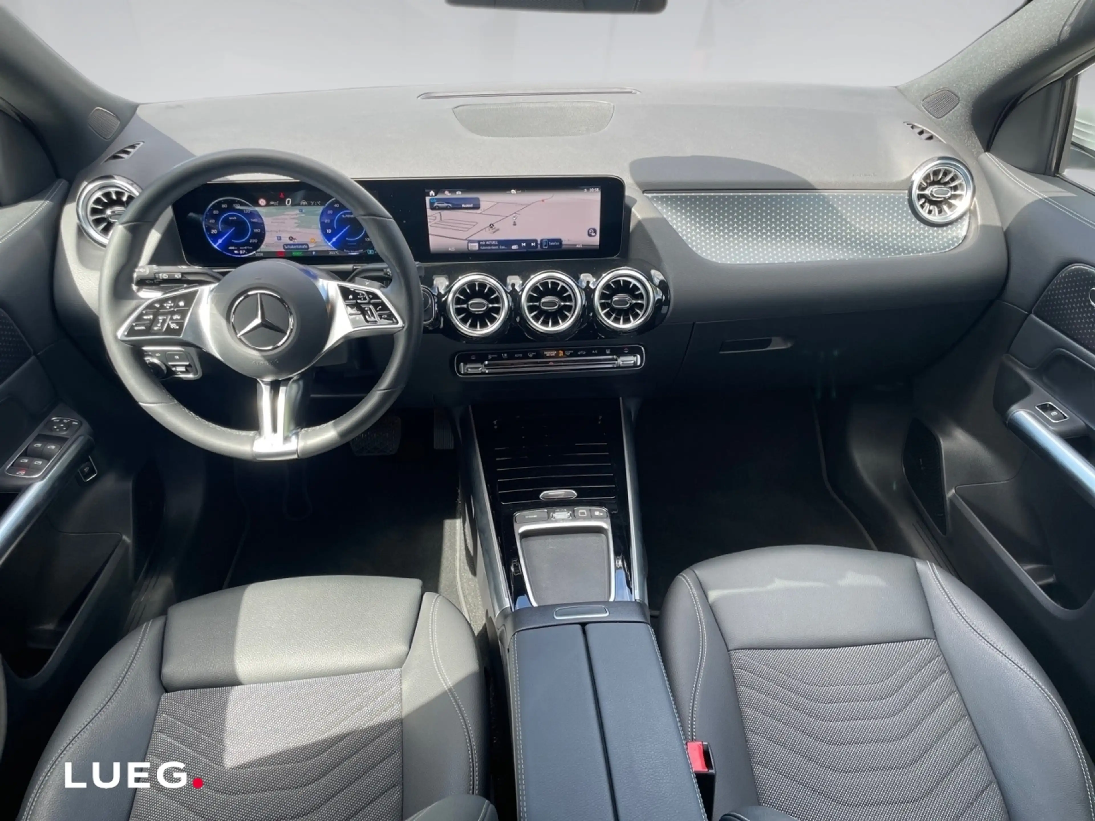 Mercedes-Benz EQA 300 4MATIC PROGRESSIVE+DISTR+360+LENKRHZ+LED — photo 12