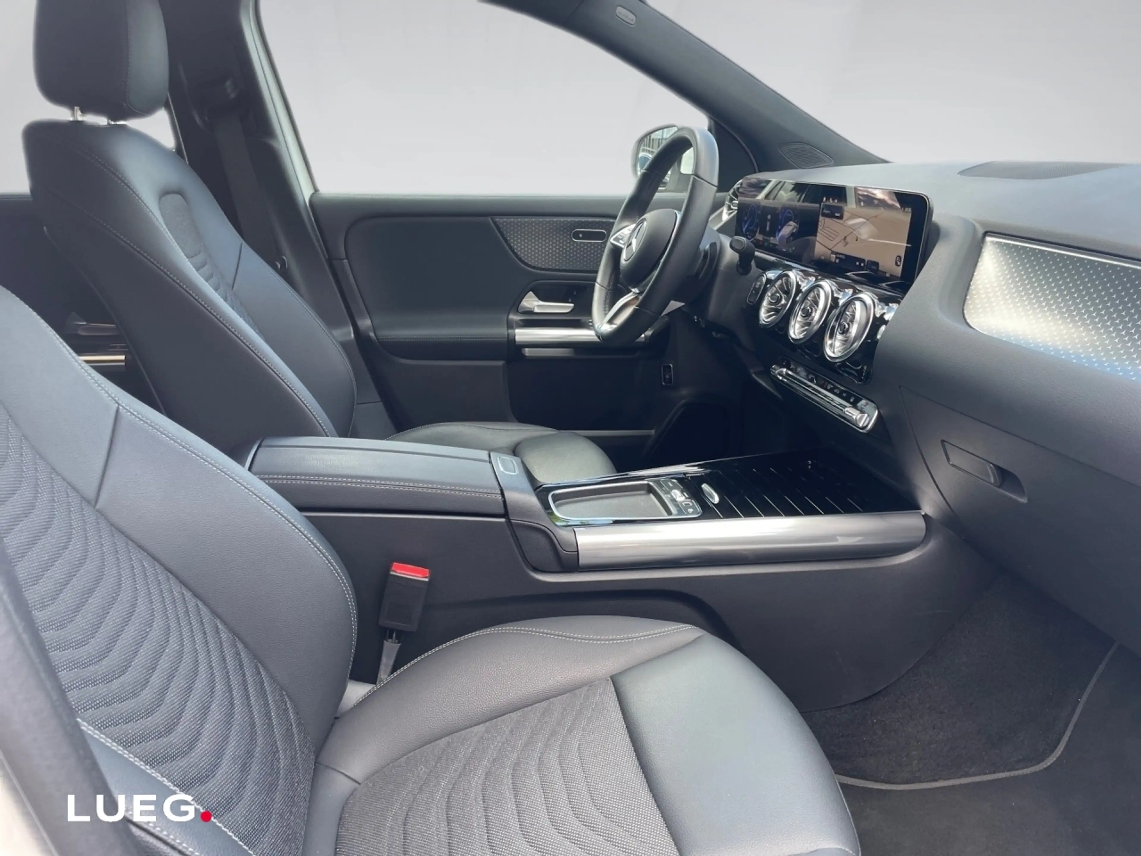 Mercedes-Benz EQA 300 4MATIC PROGRESSIVE+DISTR+360+LENKRHZ+LED — photo 9