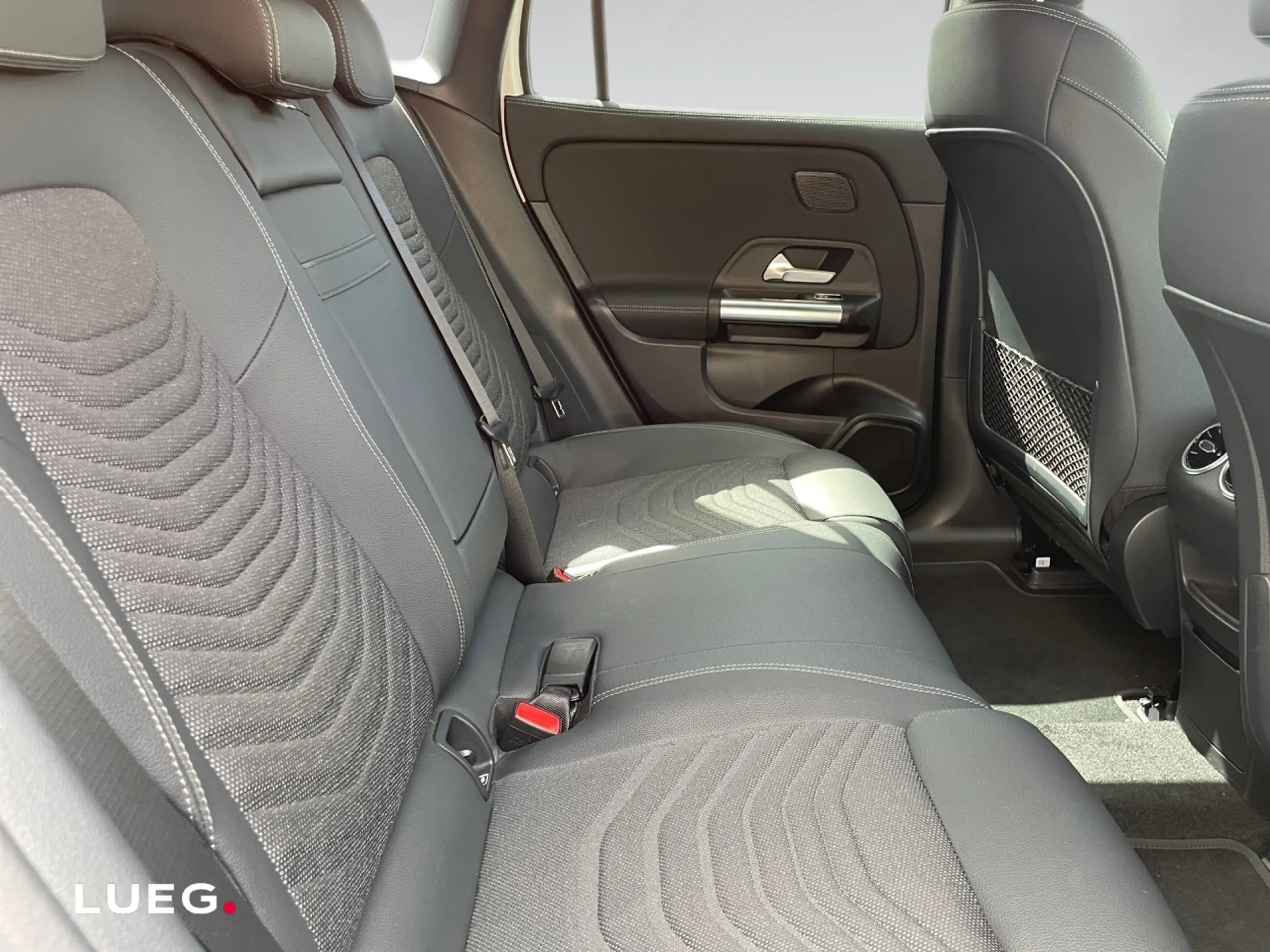Mercedes-Benz EQA 300 4MATIC PROGRESSIVE+DISTR+360+LENKRHZ+LED — photo 13
