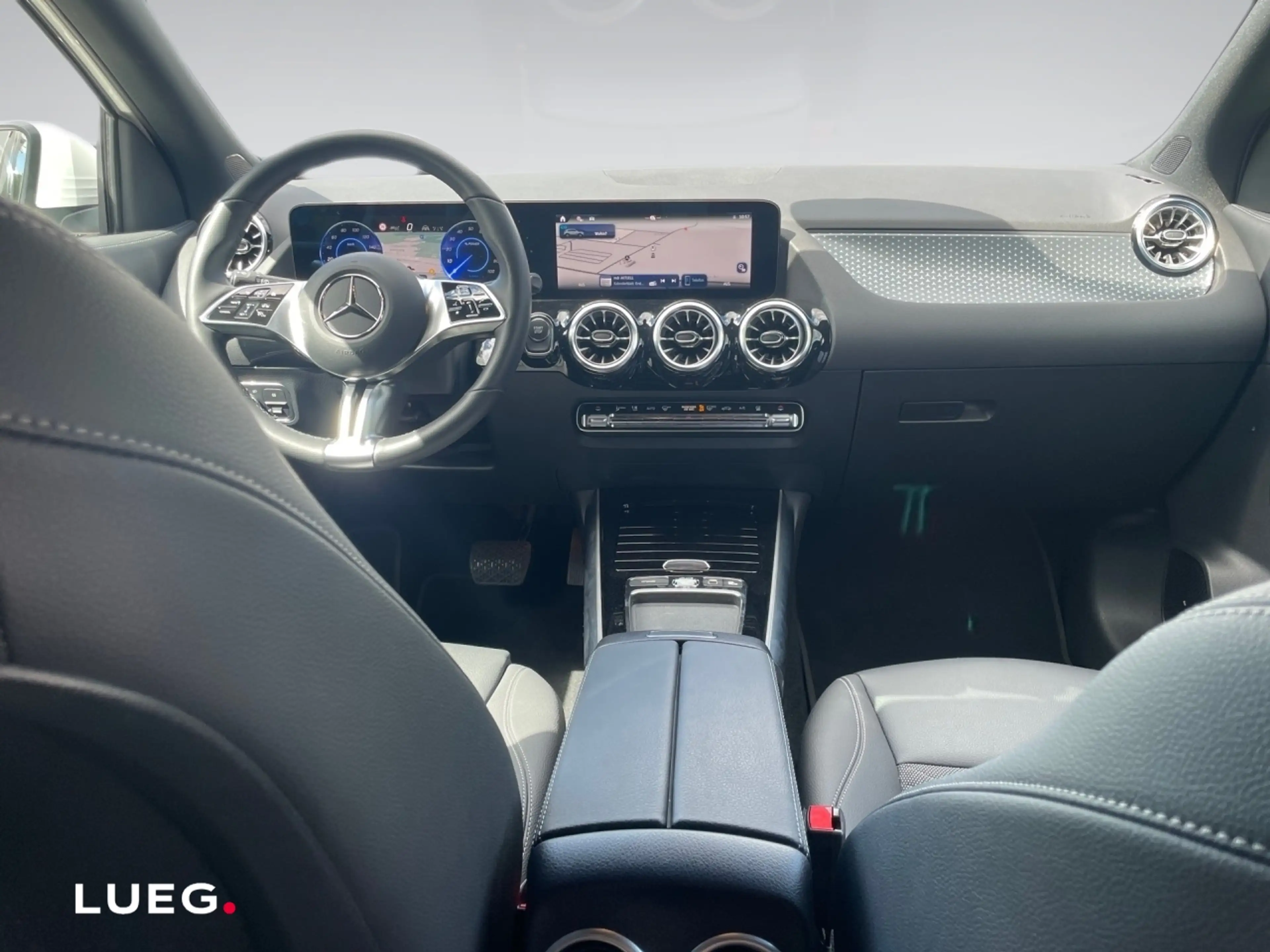 Mercedes-Benz EQA 300 4MATIC PROGRESSIVE+DISTR+360+LENKRHZ+LED — photo 10