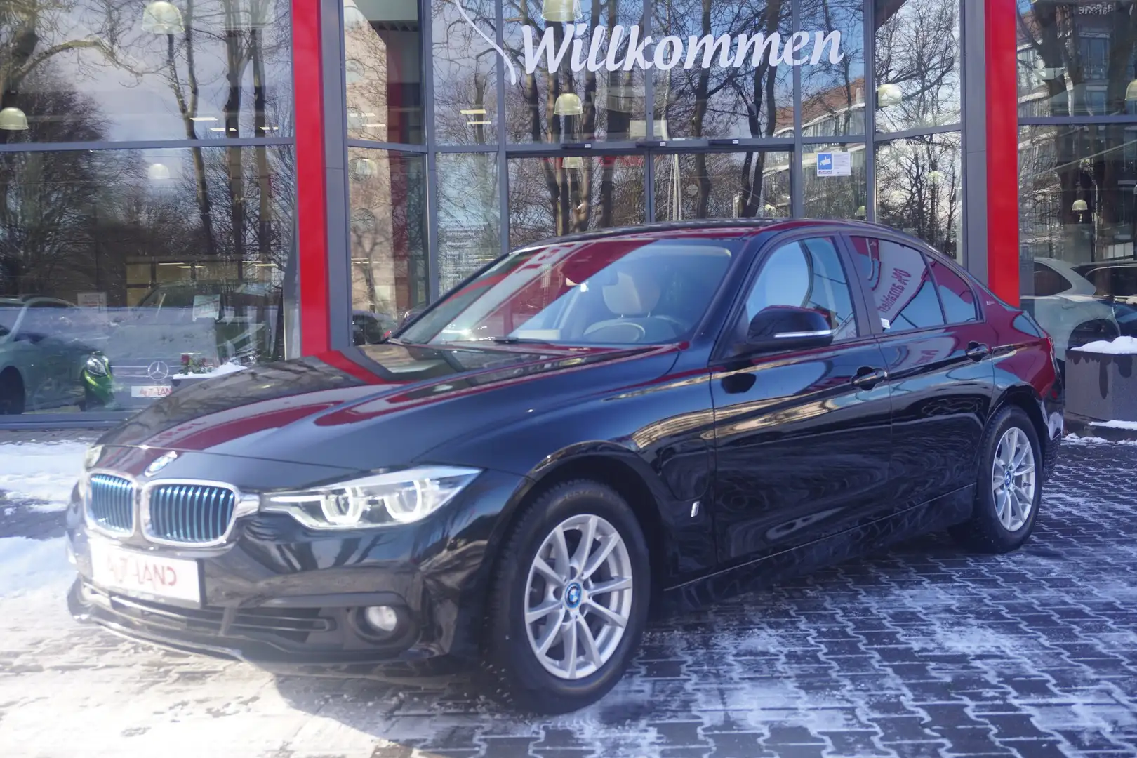 BMW 330 330e iPerformance Advantage Schwarz - 2