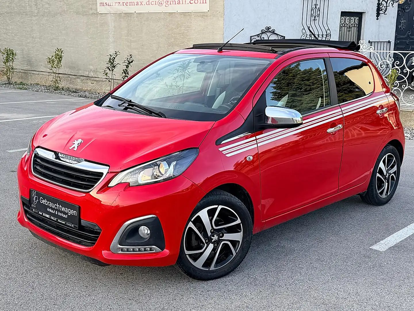 Peugeot 108 1,2 PureTech *Cabrio* Rot - 1