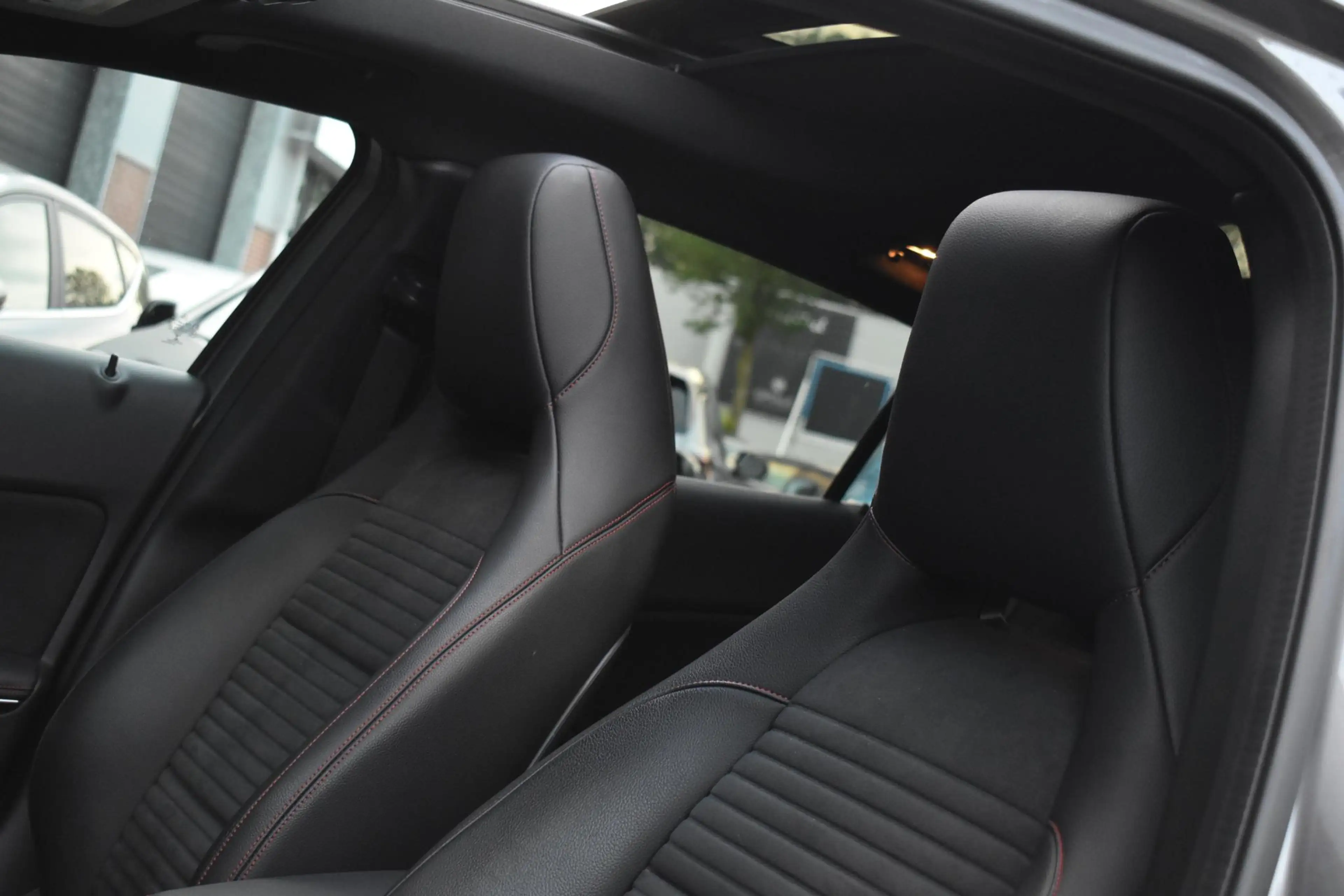 Mercedes-Benz GLA 180 AMG Line Pano Keyless Camera LED — photo 13