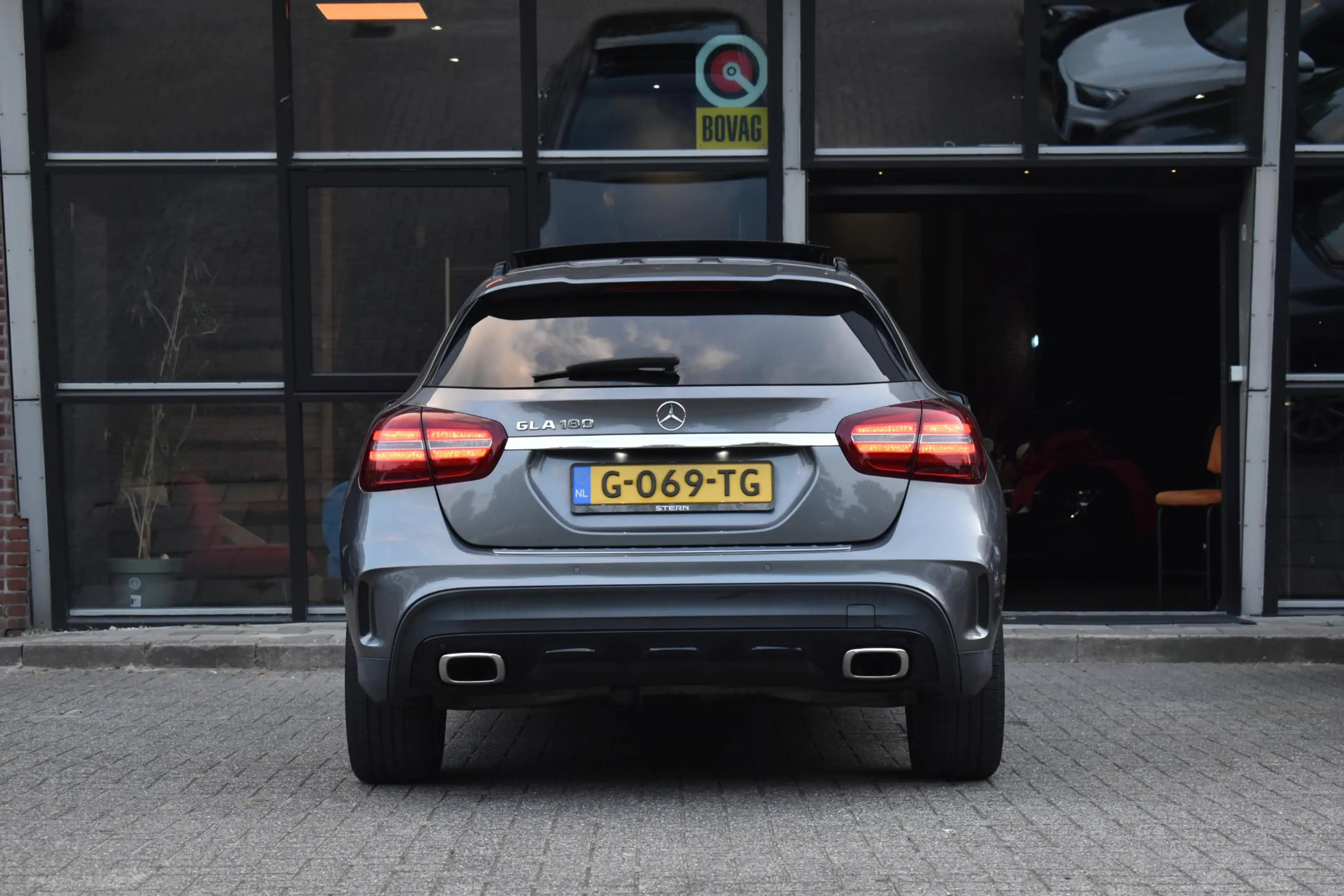 Mercedes-Benz GLA 180 AMG Line Pano Keyless Camera LED — photo 6
