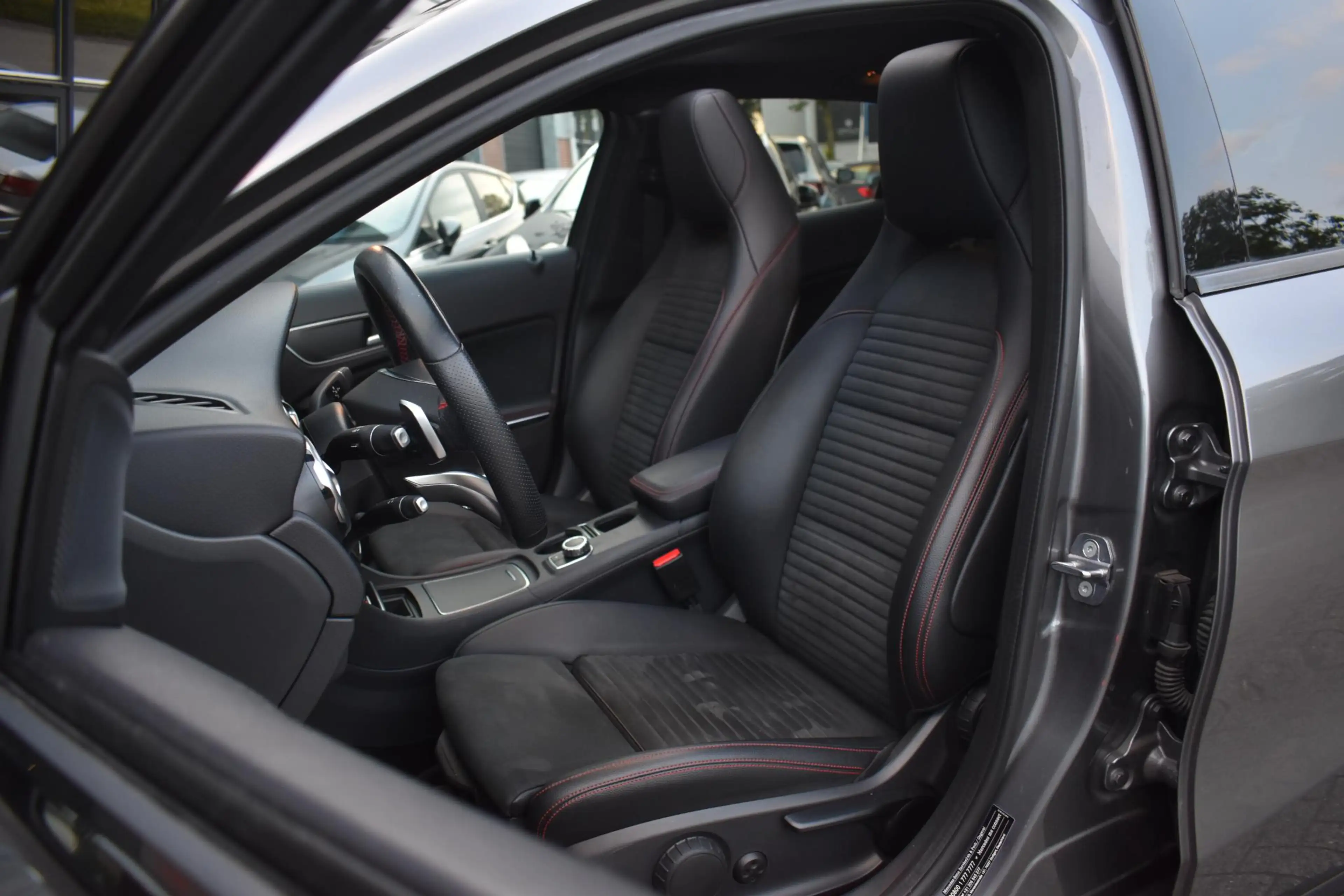 Mercedes-Benz GLA 180 AMG Line Pano Keyless Camera LED — photo 11
