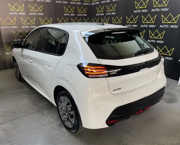 Peugeot 208 view 6