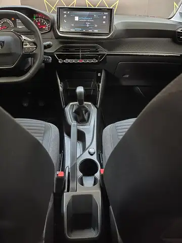 Peugeot 208 view 13
