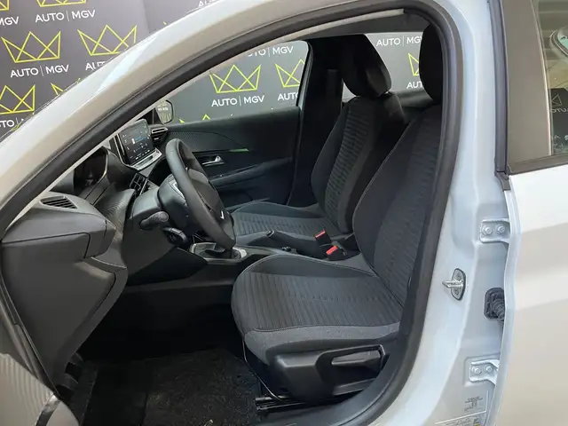Peugeot 208 view 8