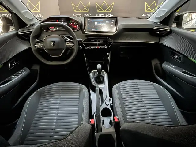 Peugeot 208 view 9