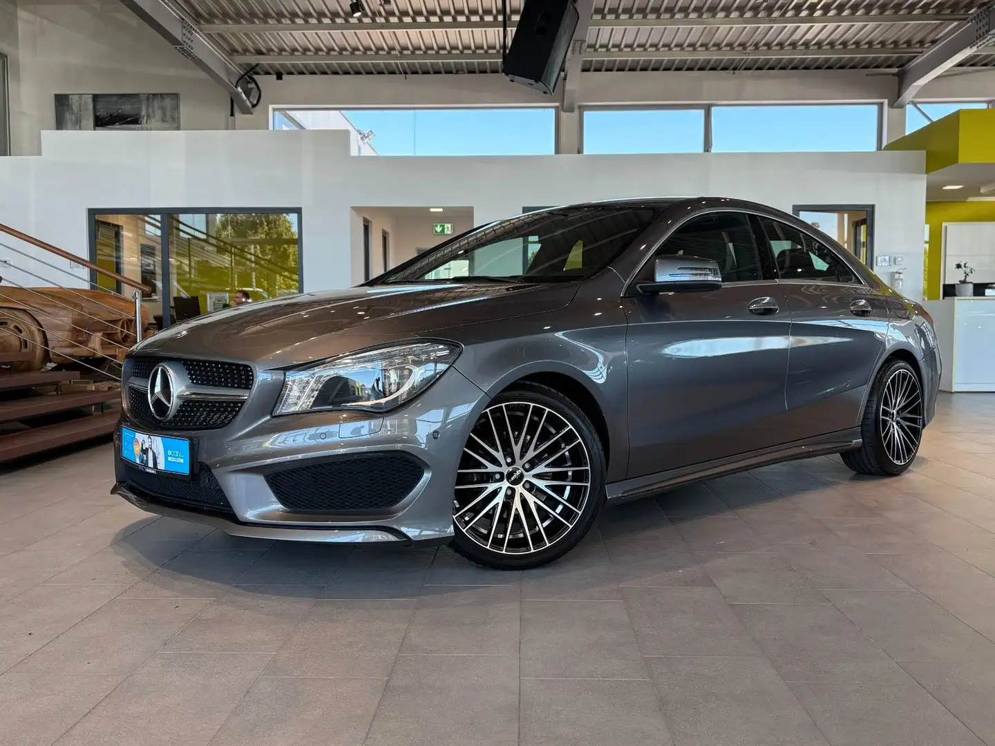 Mercedes-Benz CLA 180 AMG-Line *RFK*SHZ*Sportfahrwerk* Gris - 1