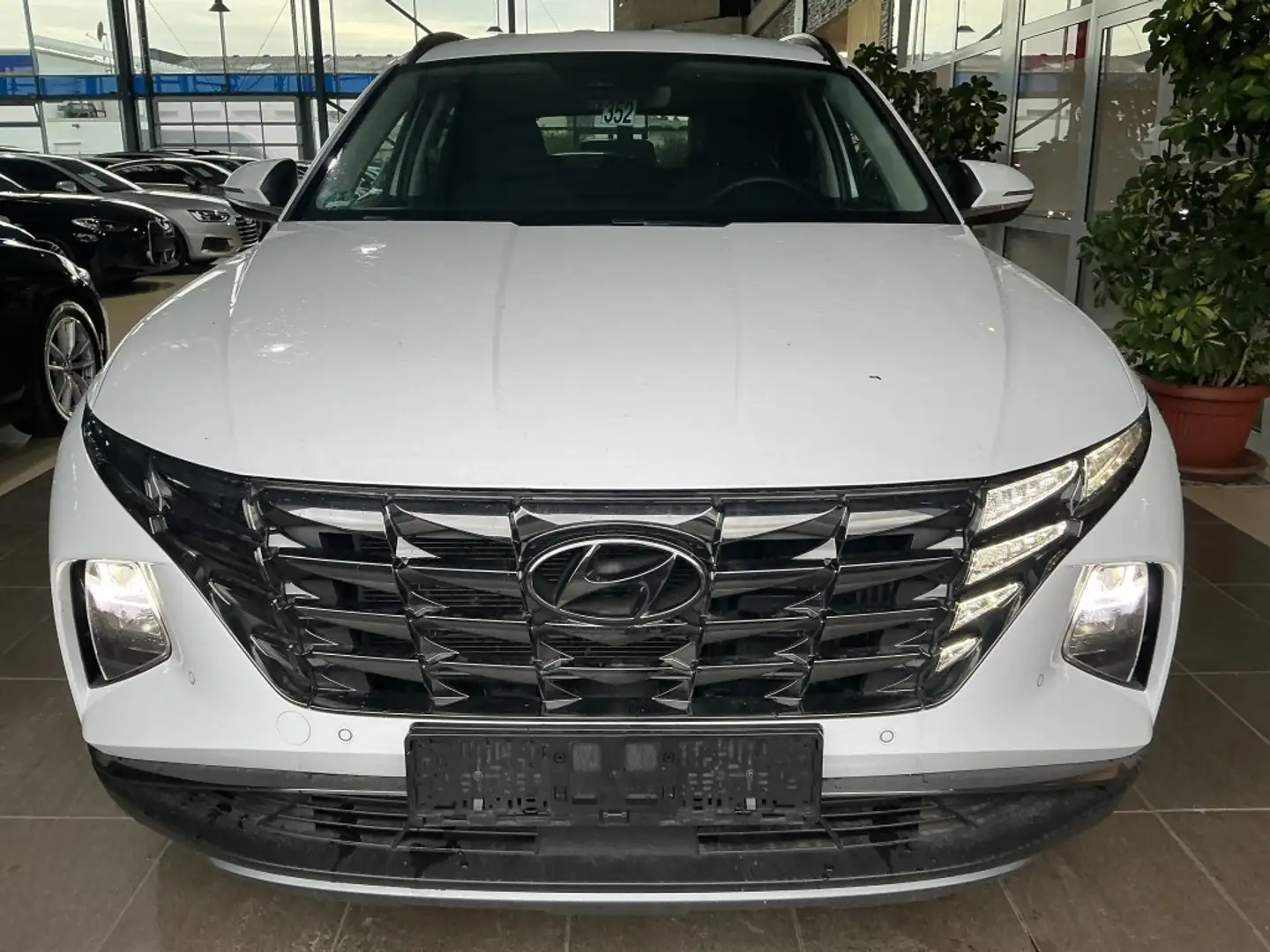 Hyundai TUCSON Trend Hybrid 4WD LED Navi R.Cam ACC SHZ Weiß - 2