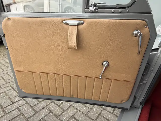 Oldtimer Morris Minor view 7