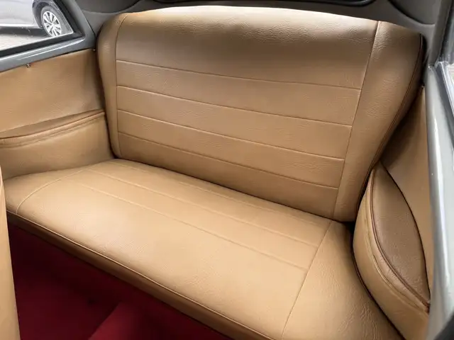Oldtimer Morris Minor view 5