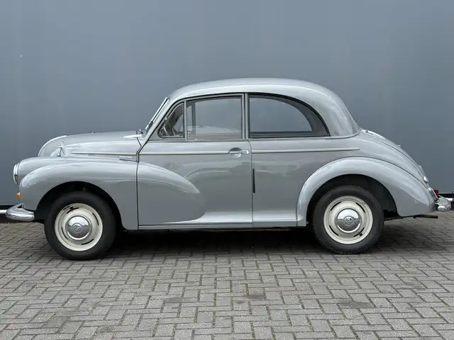 Oldtimer Morris Minor view 6