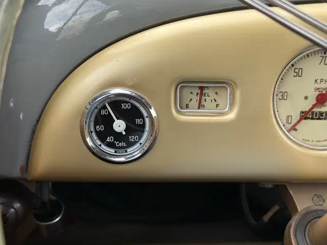 Oldtimer Morris Minor view 9