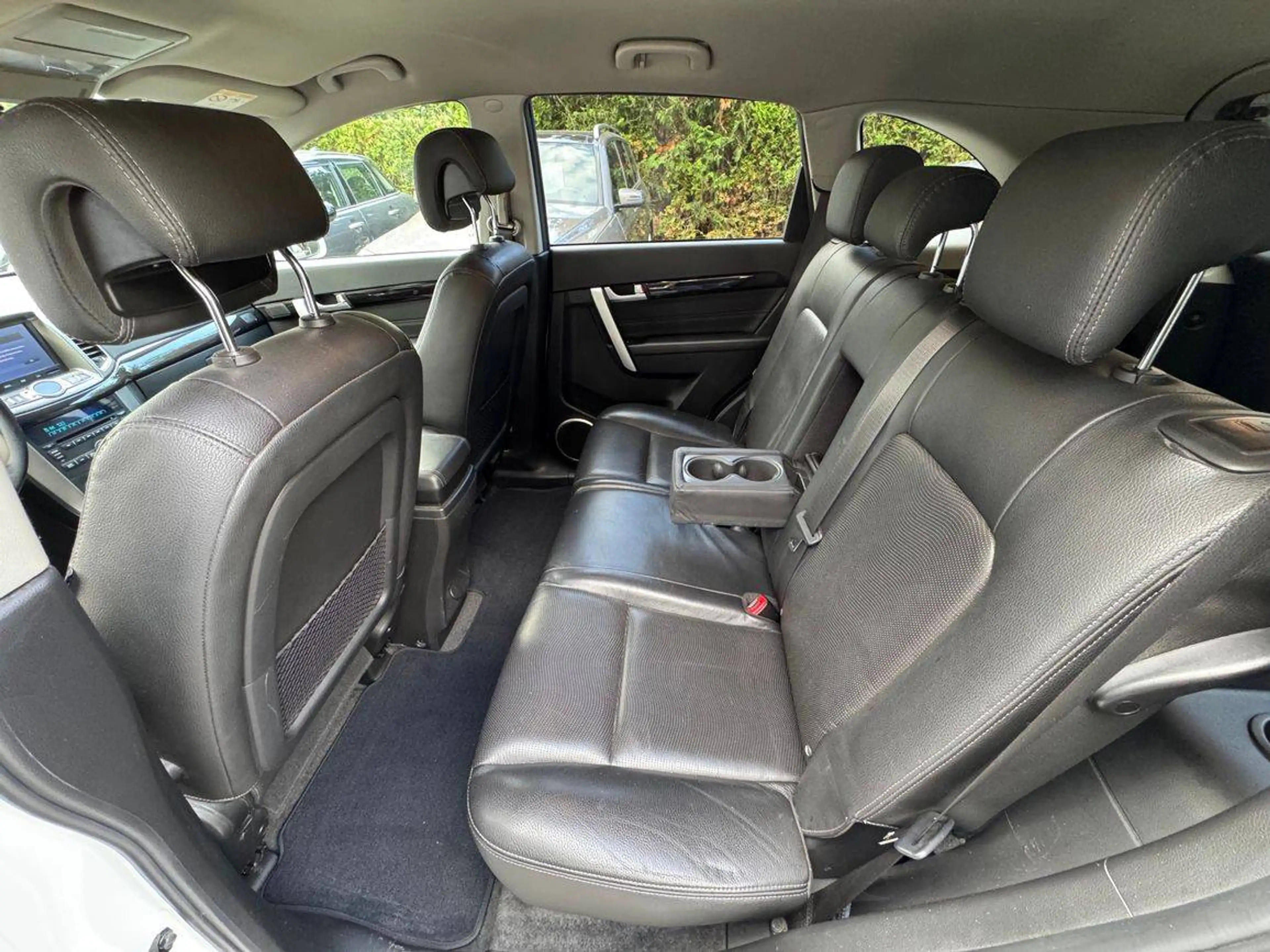 Chevrolet Captiva 2.2 D LT-1.Besitz-7Sitzer-Leder-Navi-AHK-Allwetter v.26 — photo 12