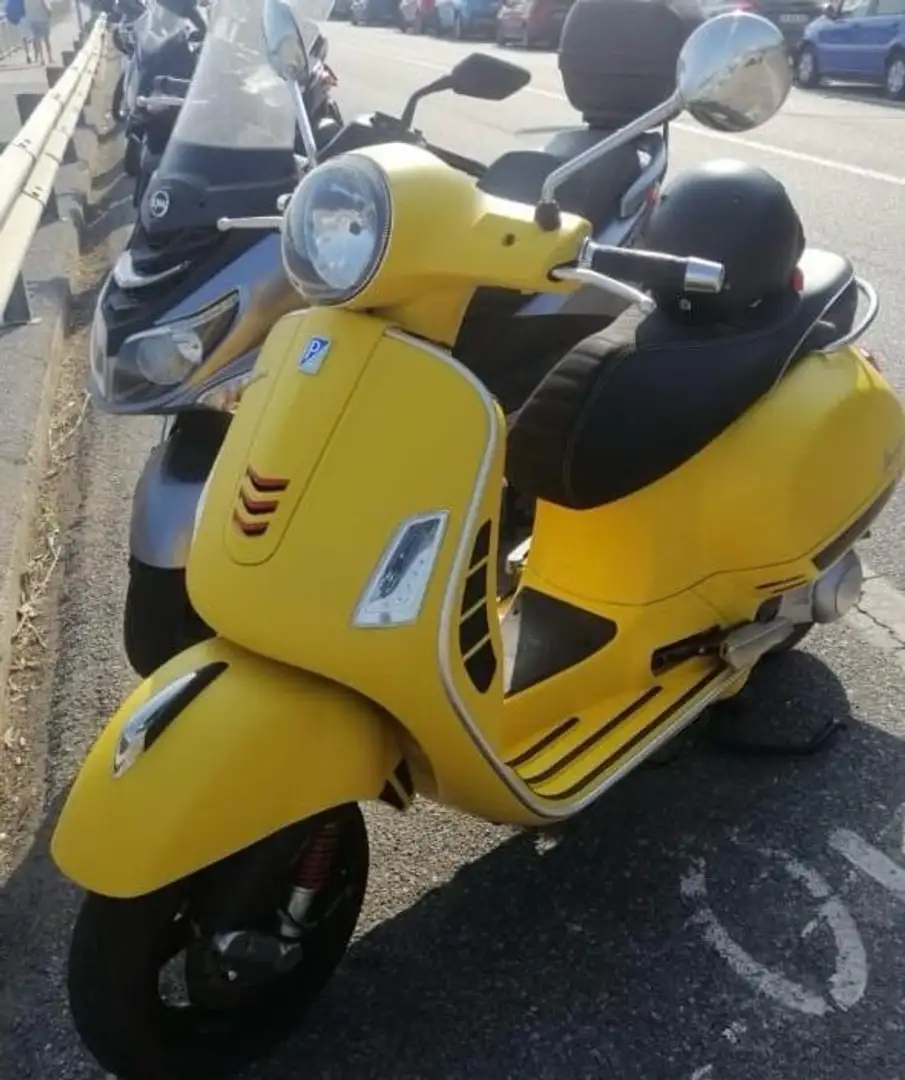 Vespa GTS 300 Super Sport Žlutá - 2