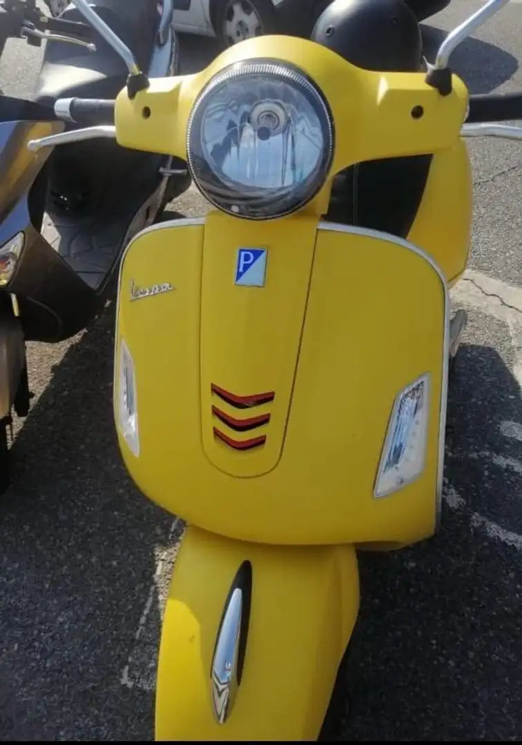 Vespa GTS 300 Super Sport Sarı - 1